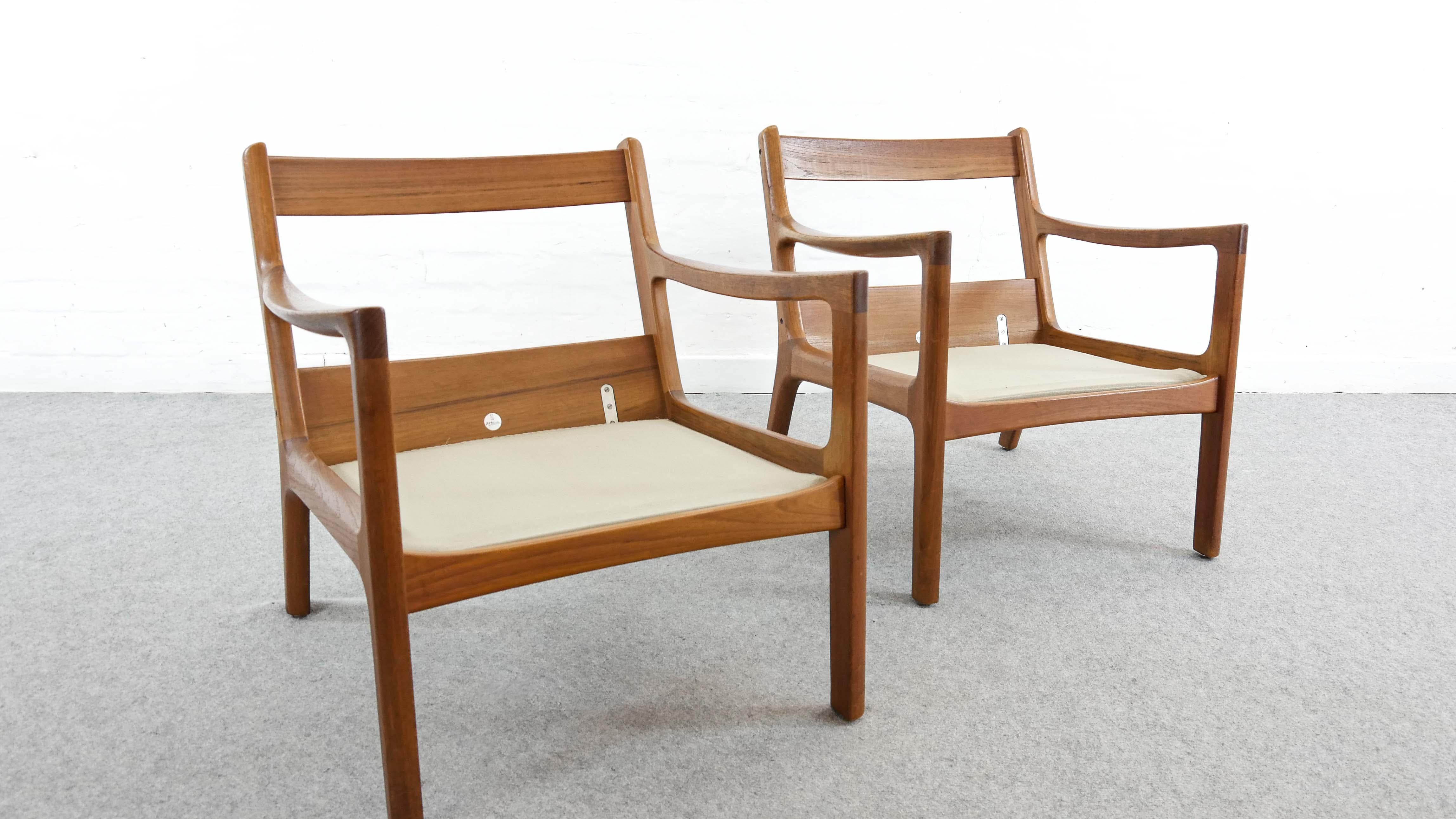 Elegant Pair of Scandinavian Senator Easy Chairs by Ole Wanscher in Teak Denmark For Sale 1
