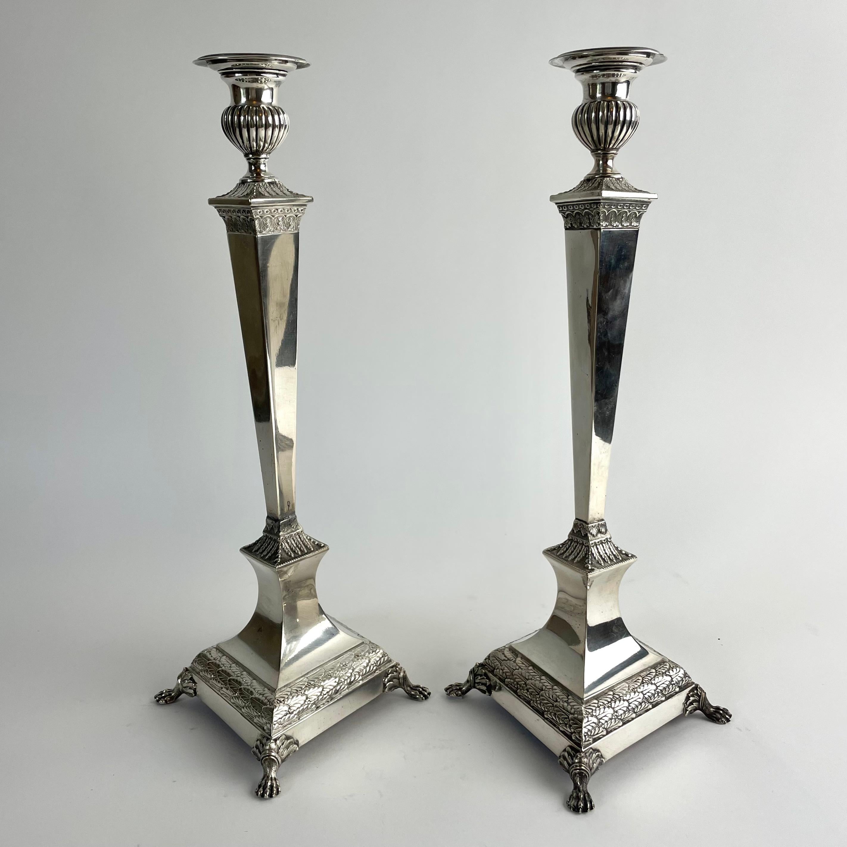Elegant Pair of Silver-Plated Candelabra, England c. 1820, Regency For Sale 4