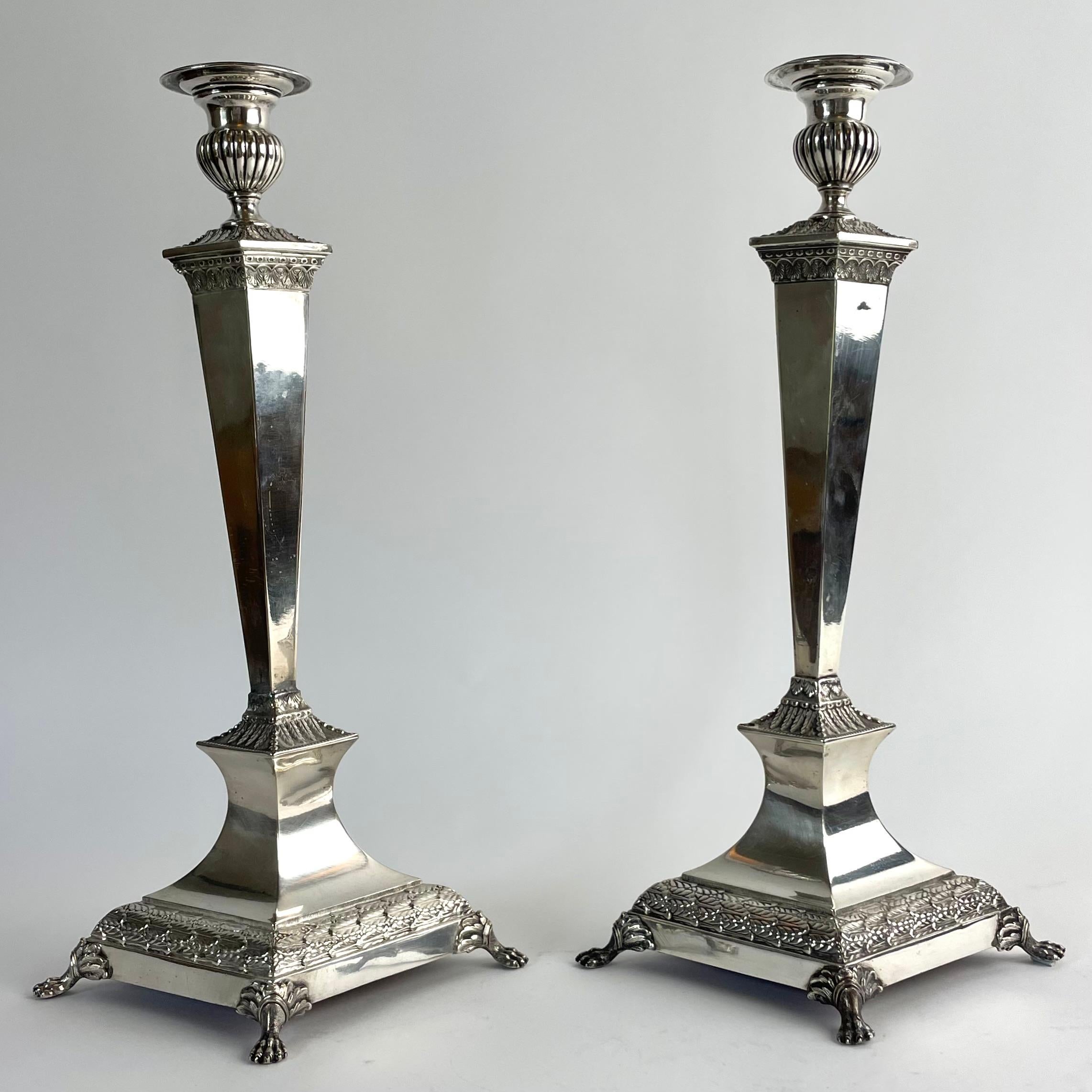 Elegant Pair of Silver-Plated Candelabra, England c. 1820, Regency In Good Condition For Sale In Knivsta, SE