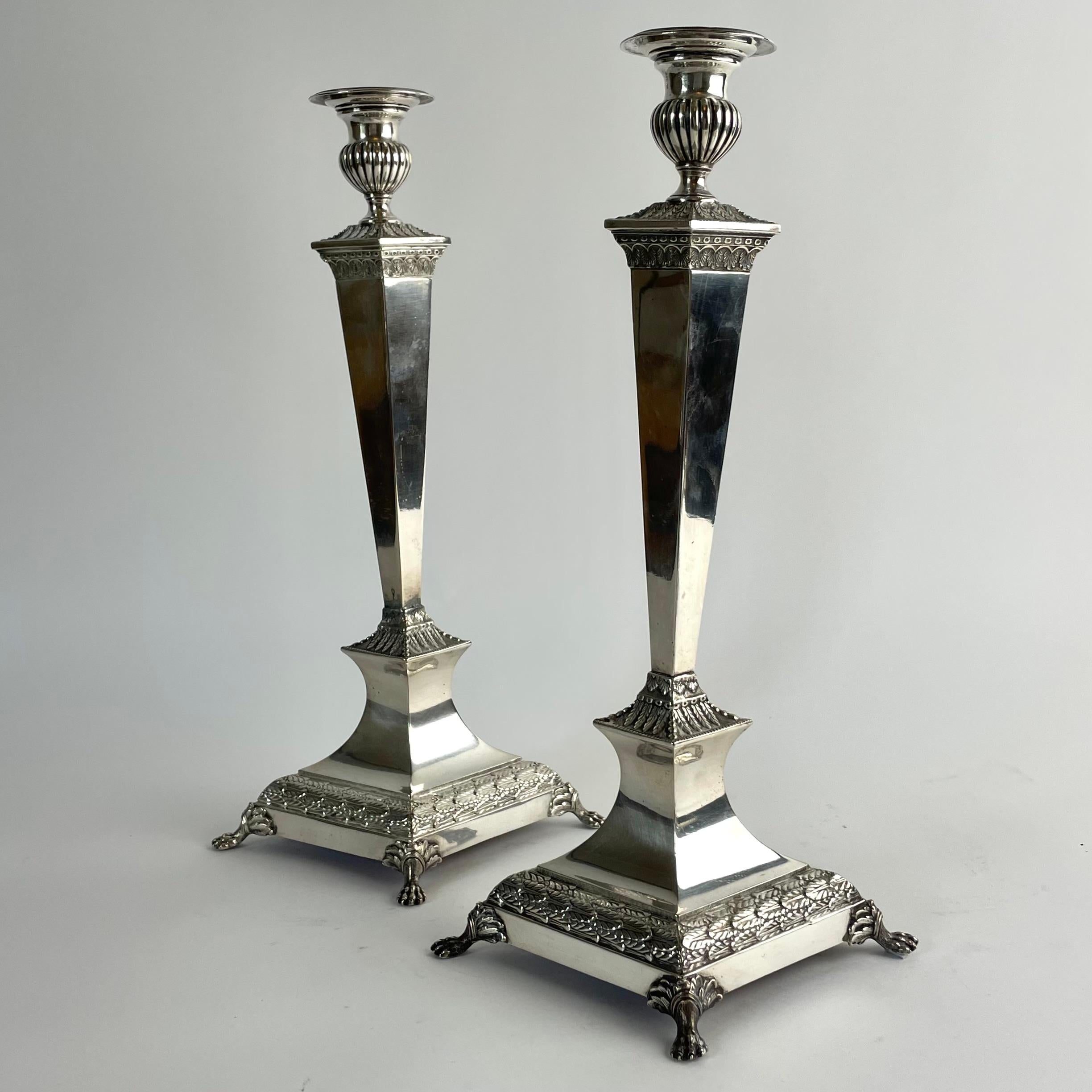 Early 19th Century Elegant Pair of Silver-Plated Candelabra, England c. 1820, Regency For Sale