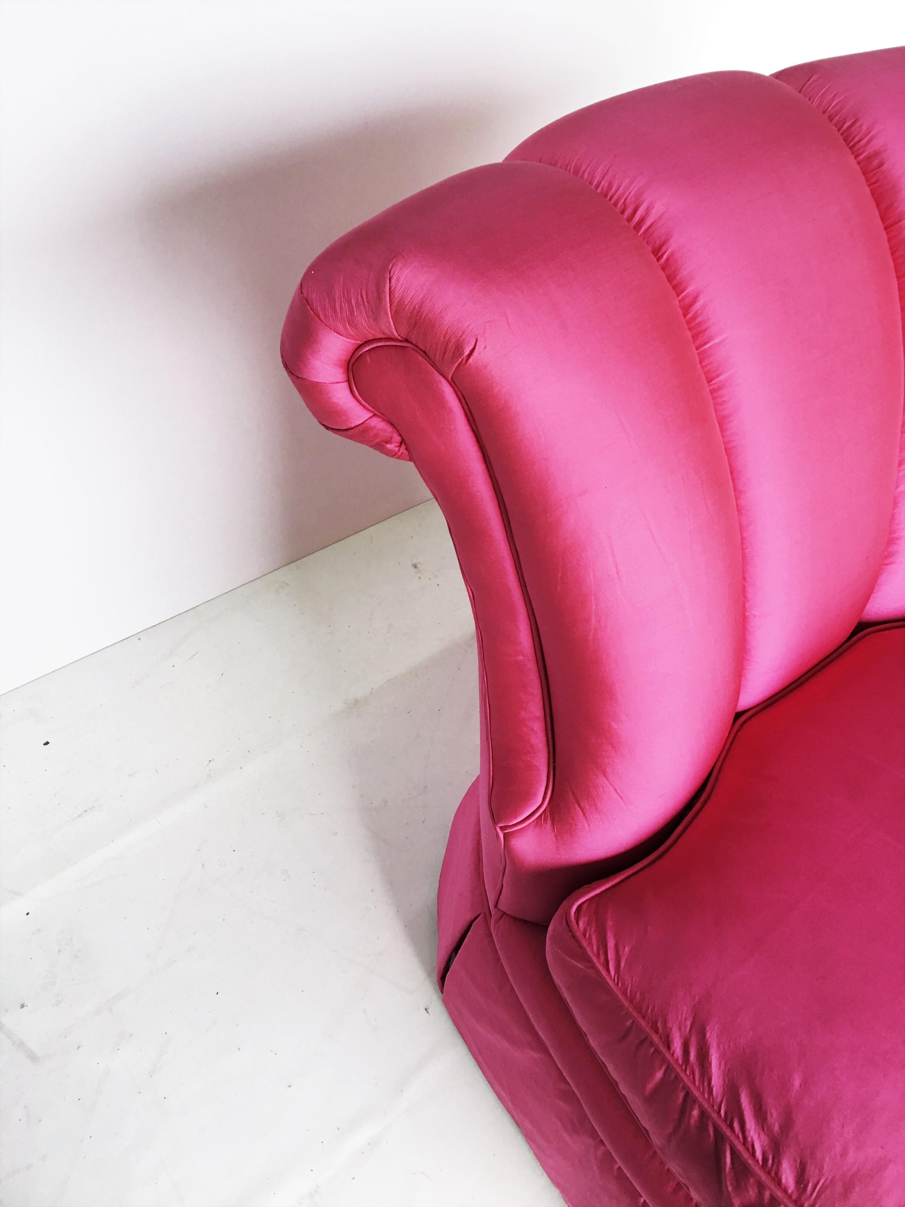 Upholstery Elegant Pair of Slipper Chairs in Pink Silk For Sale