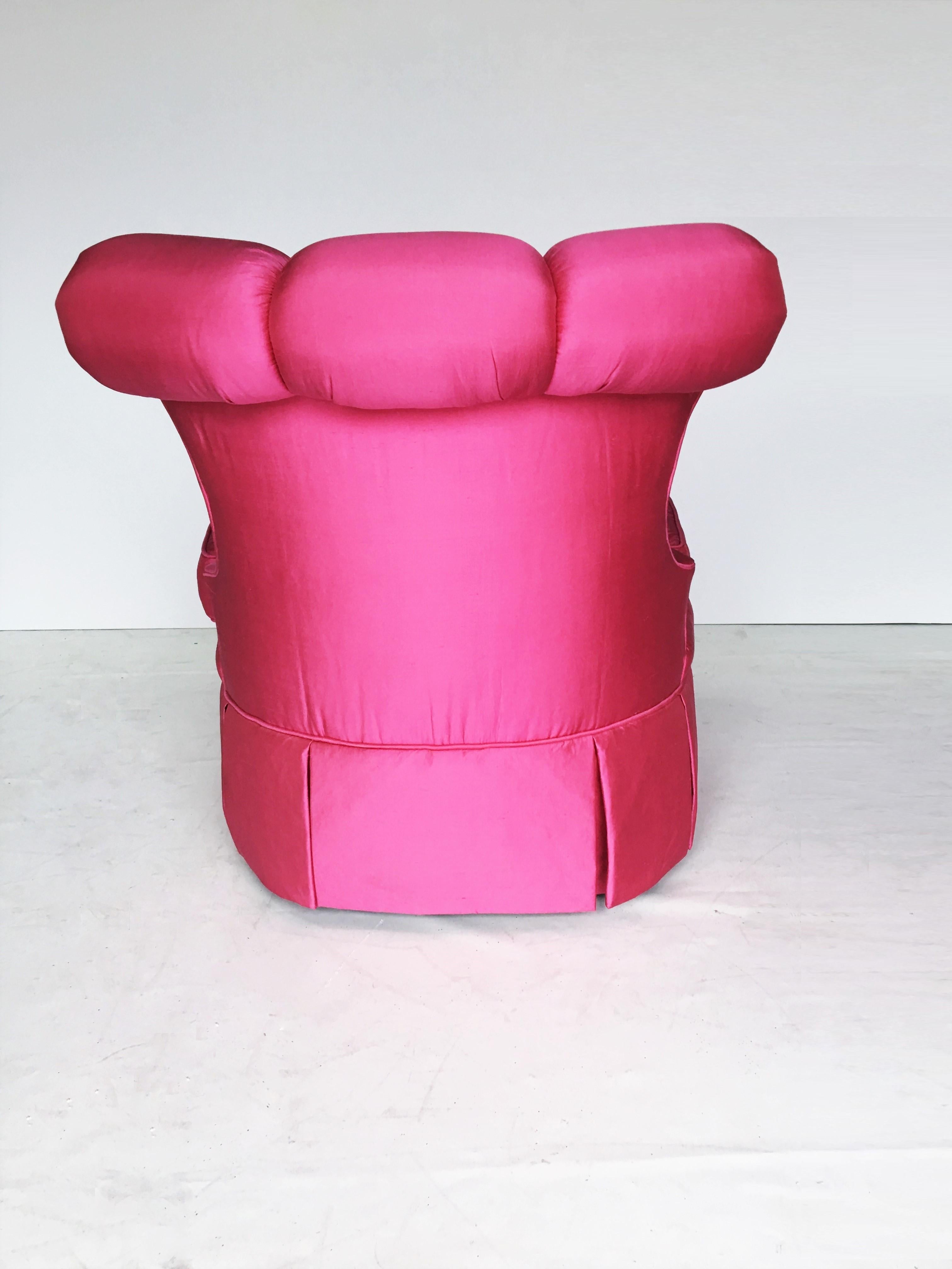 Elegant Pair of Slipper Chairs in Pink Silk For Sale 1