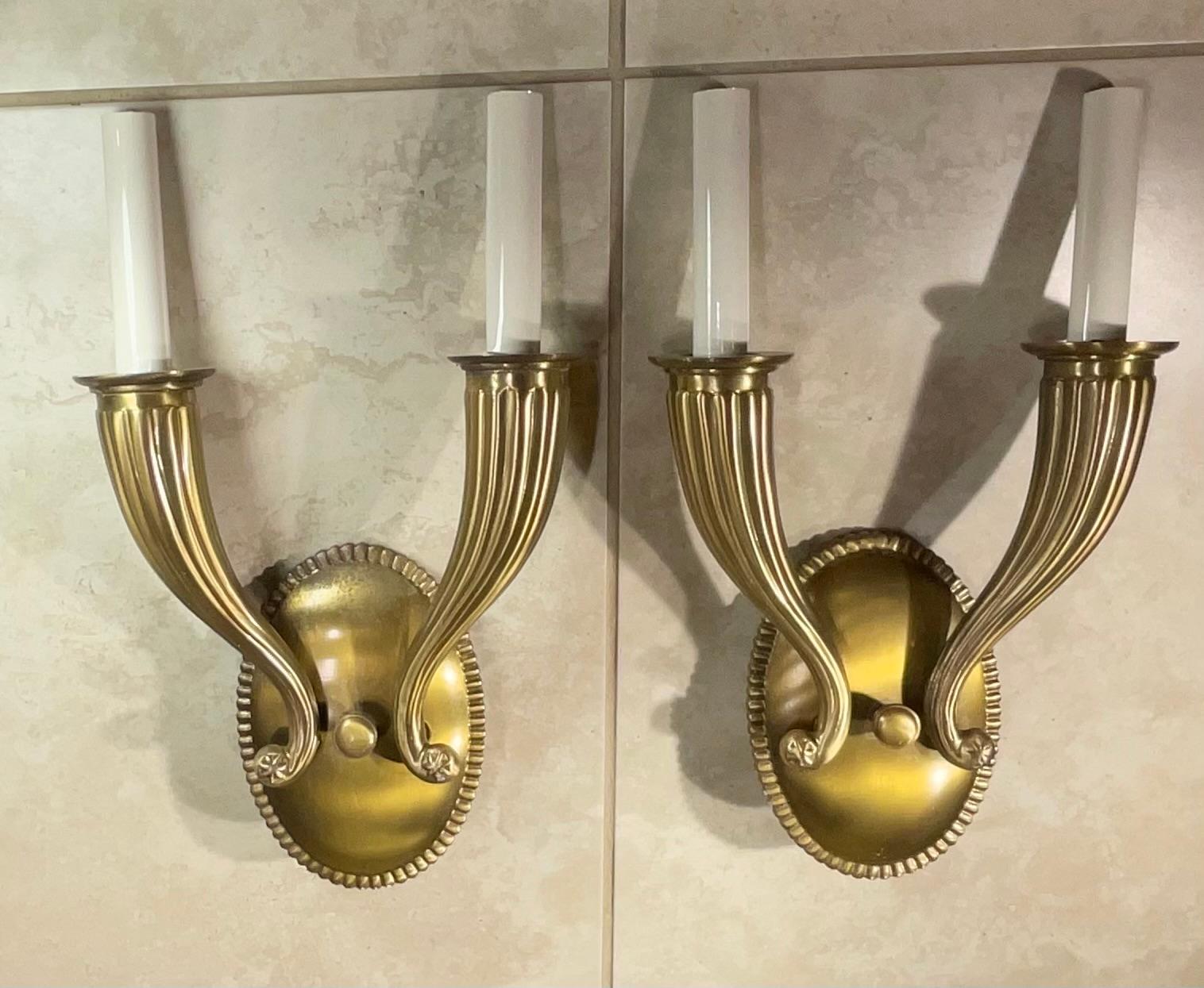 Elegante coppia di lampade da parete in ottone massiccio, stile vintage Hollywood Regency in vendita 4