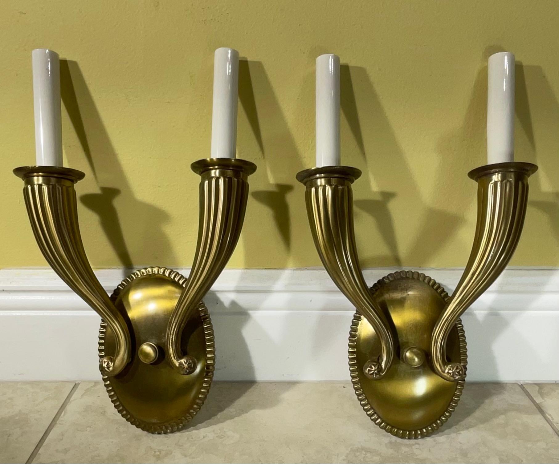 Elegante coppia di lampade da parete in ottone massiccio, stile vintage Hollywood Regency in vendita 6