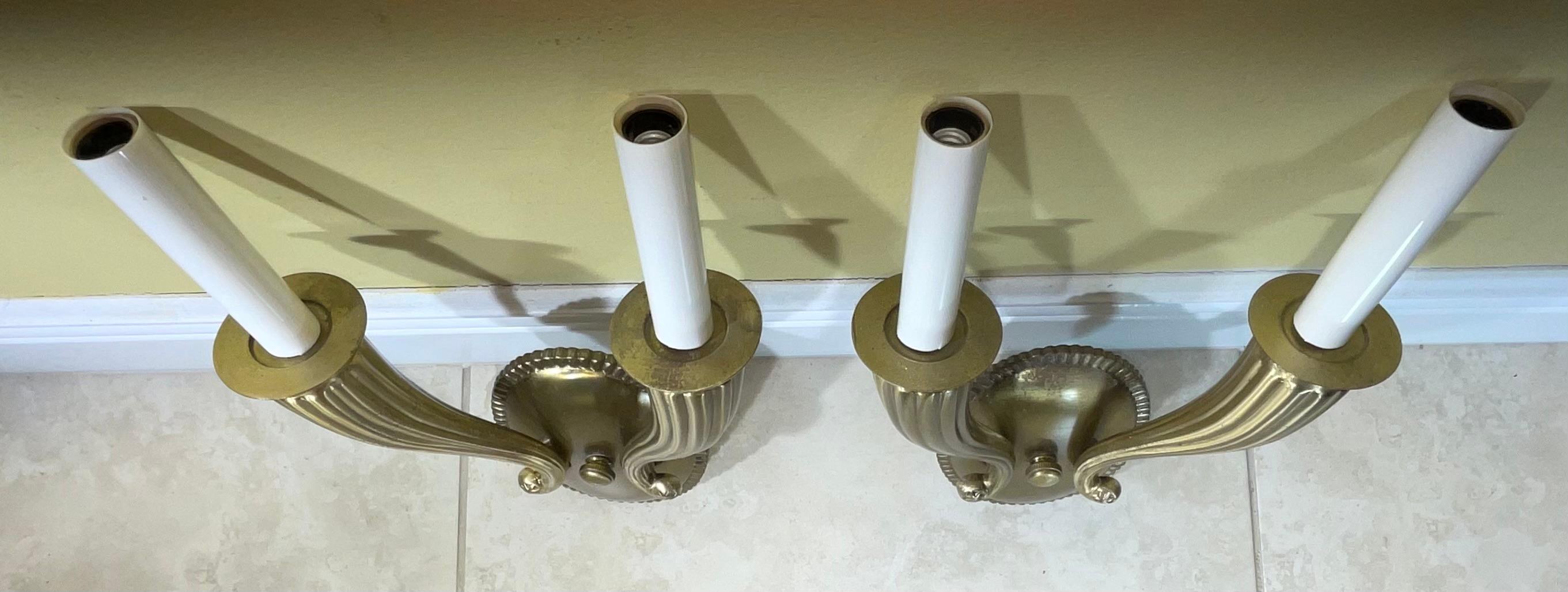 Elegante coppia di lampade da parete in ottone massiccio, stile vintage Hollywood Regency in vendita 7