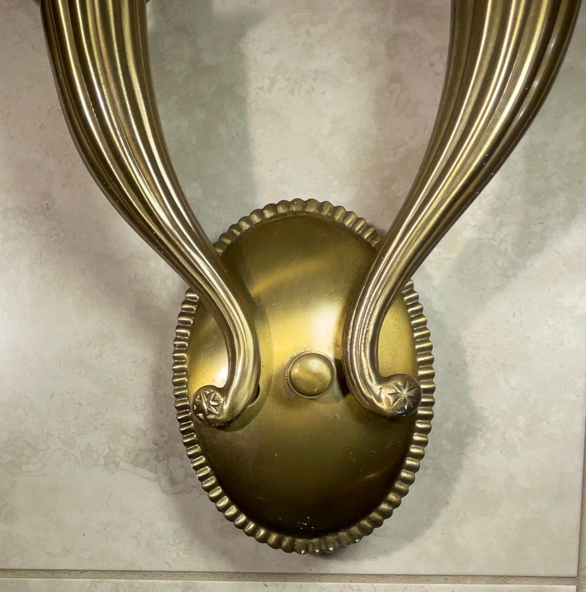 Elegante coppia di lampade da parete in ottone massiccio, stile vintage Hollywood Regency in vendita 1