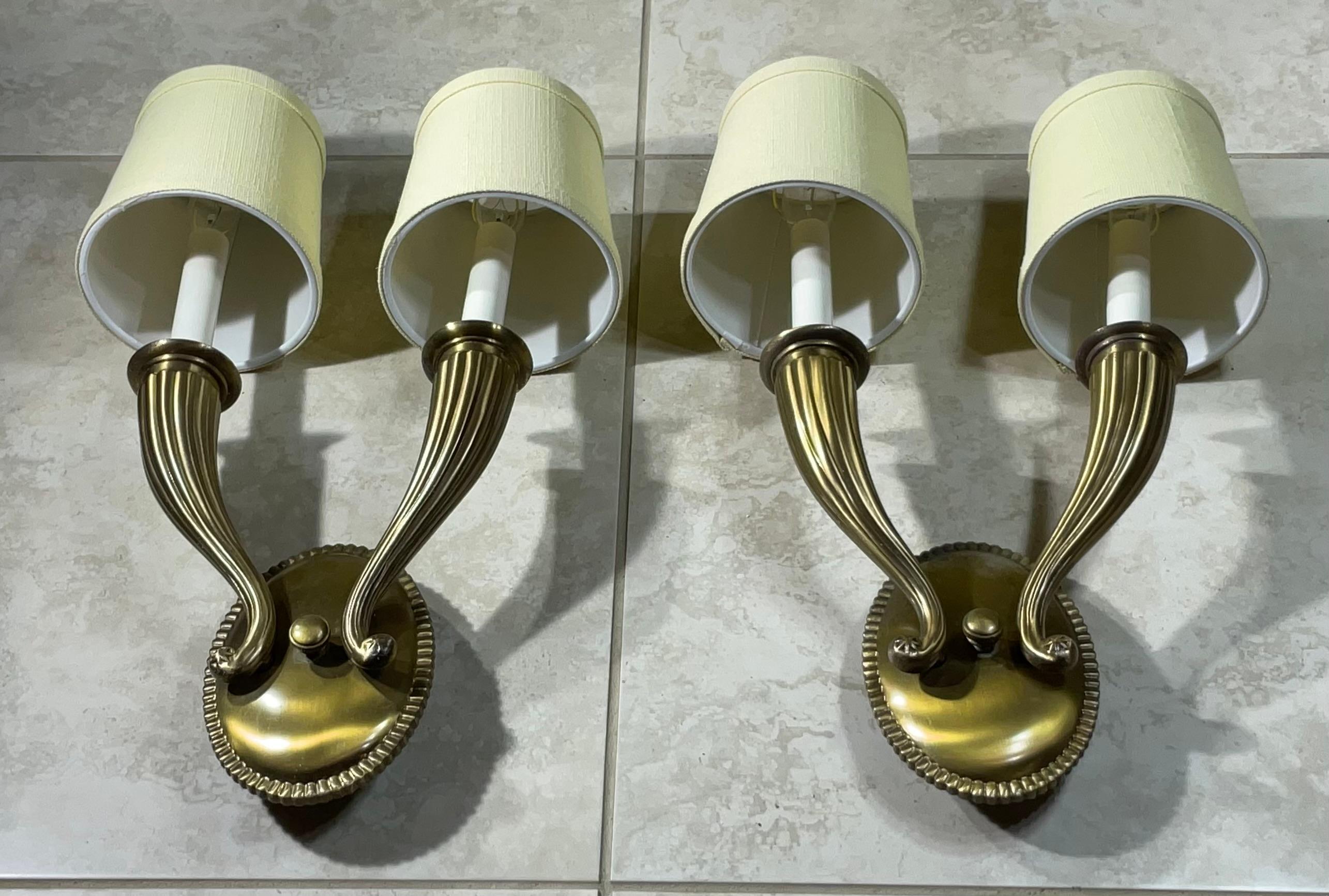 Elegante coppia di lampade da parete in ottone massiccio, stile vintage Hollywood Regency in vendita 2