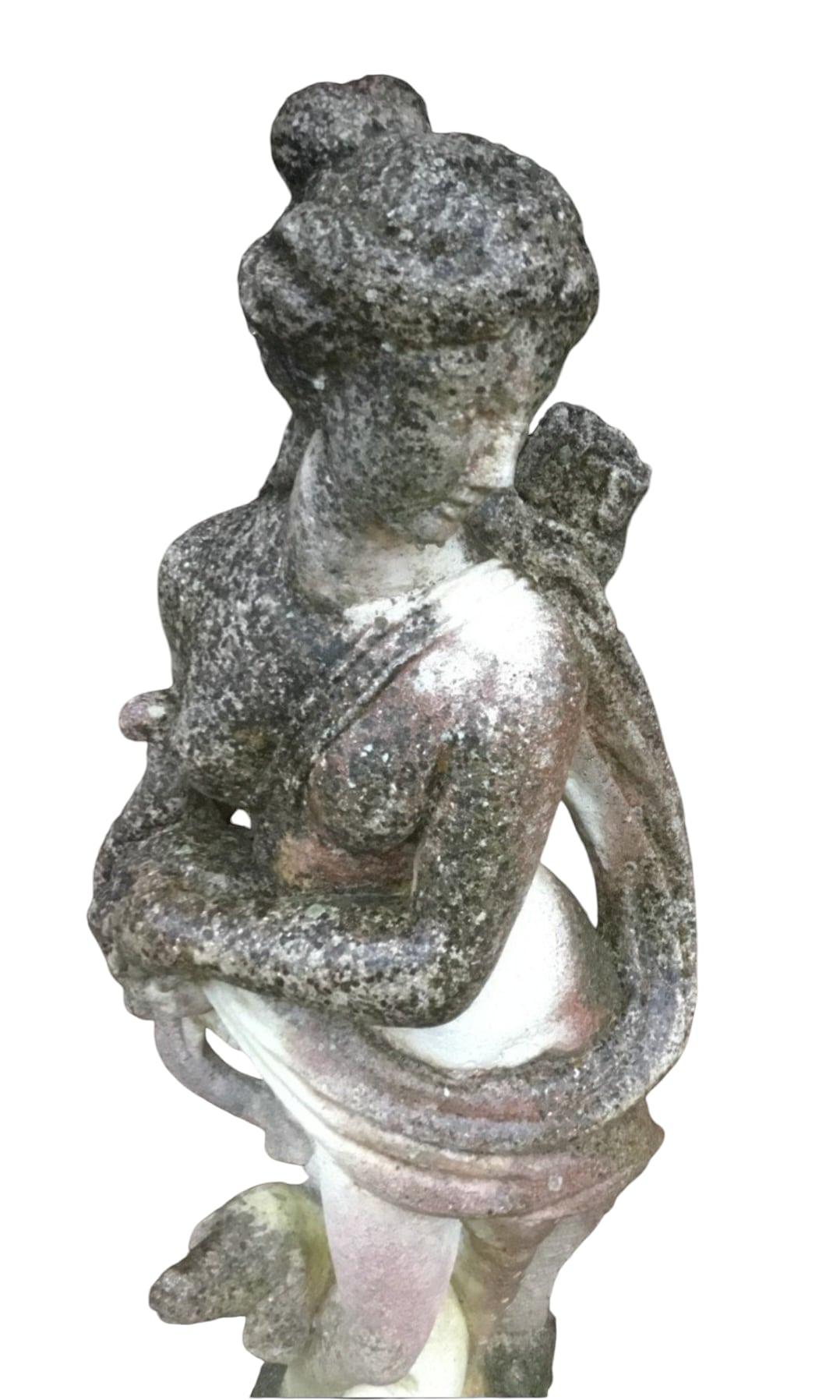 Élégante paire de sculptures en pierre en vente 5