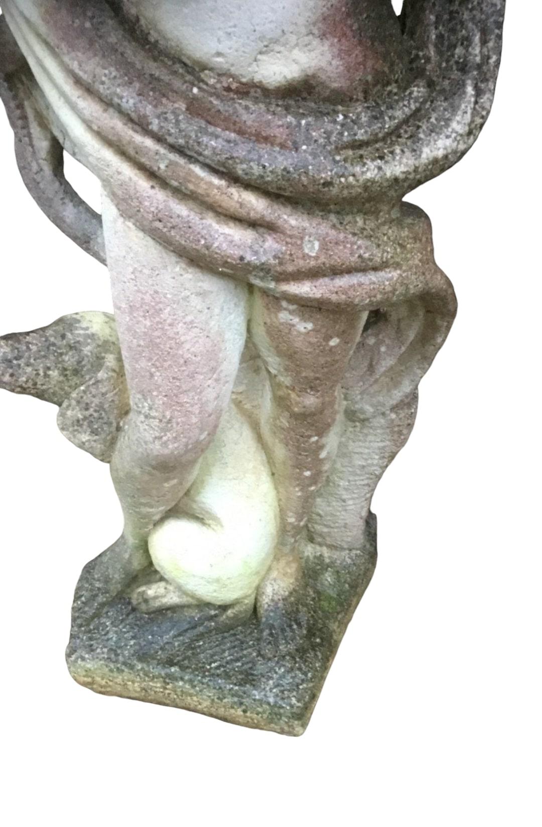 Élégante paire de sculptures en pierre en vente 1