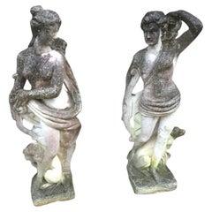 Elegante pareja de esculturas de piedra