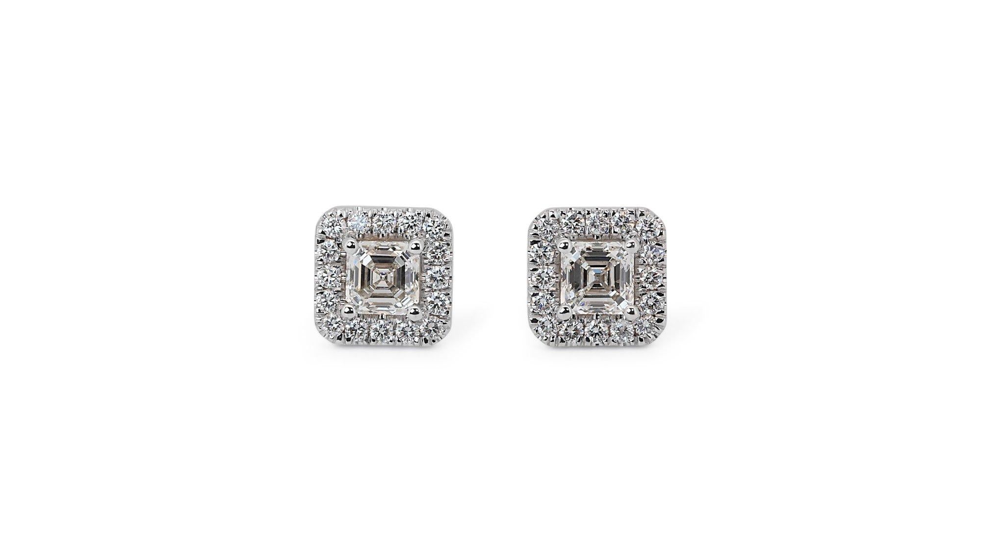 Elegant pair of Stud Earrings with 1.88 total Natural Diamond In New Condition For Sale In רמת גן, IL