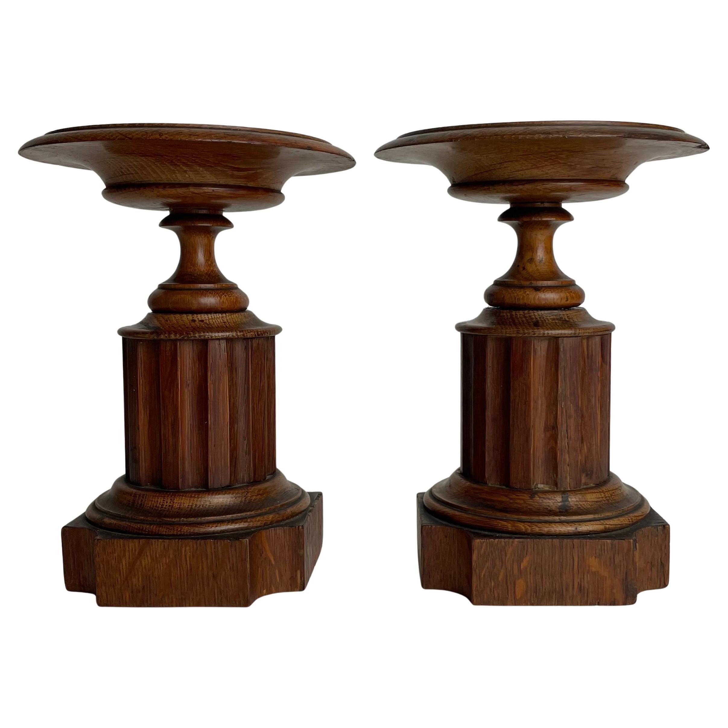 Elegante coppia di tazze in Oak del XIX secolo in stile classico
