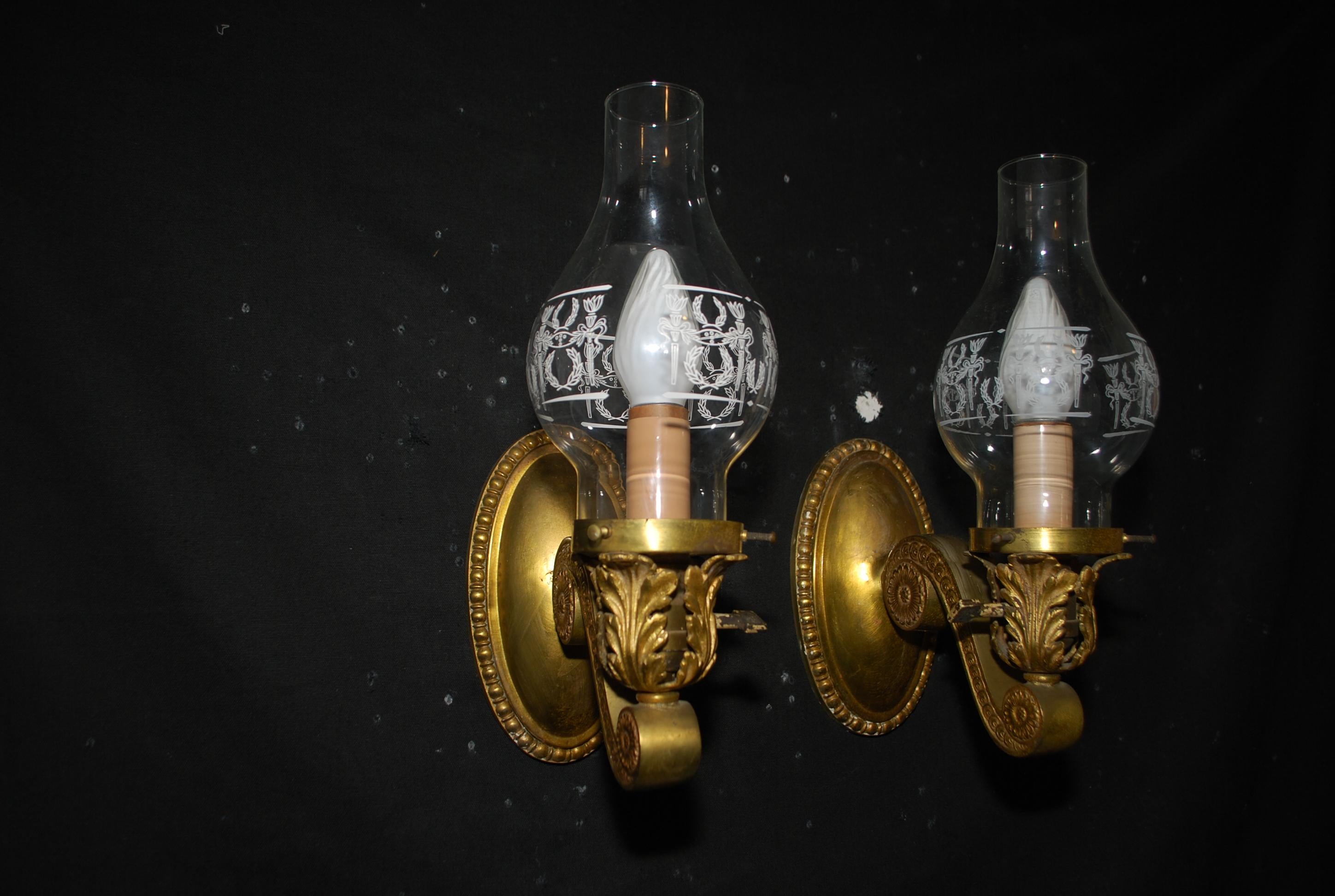 American Elegant Pair of Turn of the Century Brass Sconces For Sale