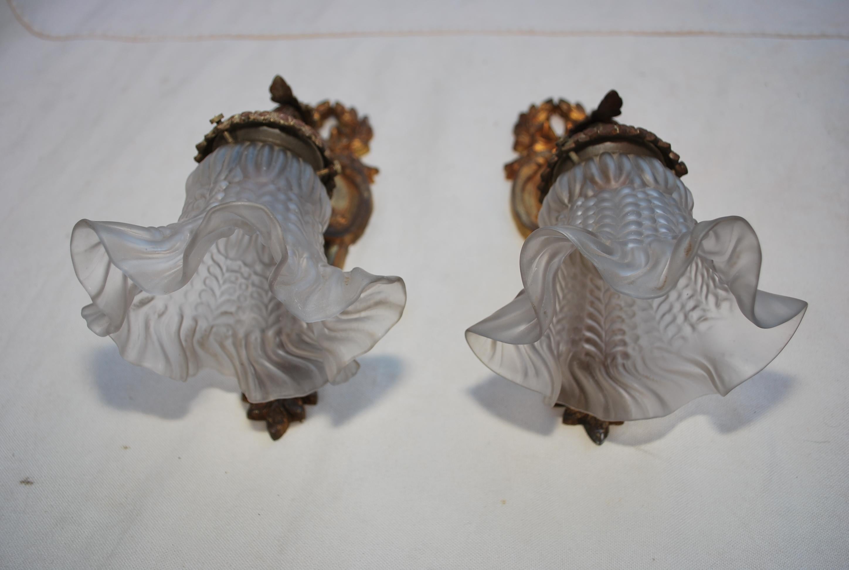 Elegant Pair of Turn of the Century French Bronze Sconces For Sale 2