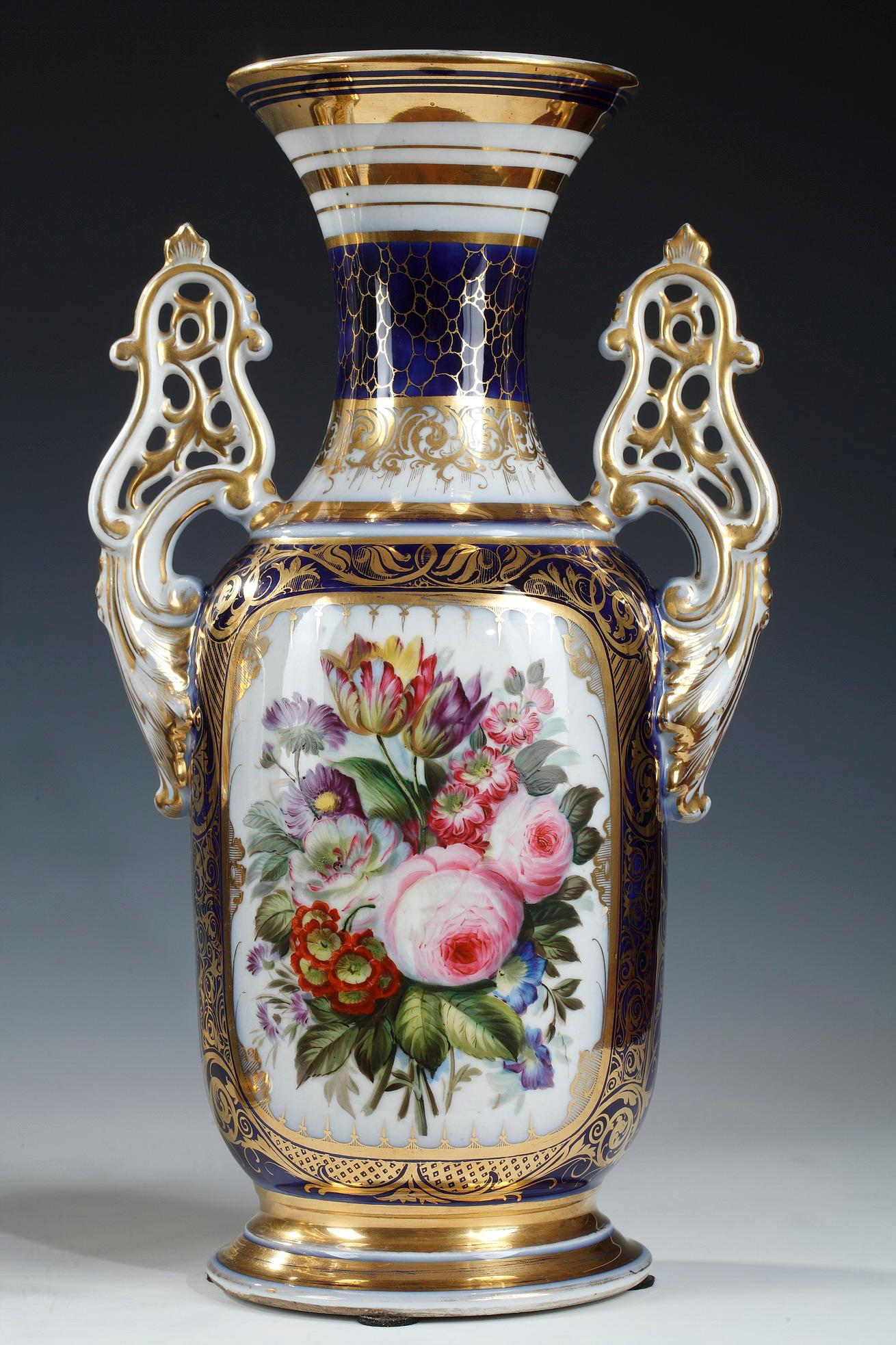 Napoleon III Elegant Pair of Flowery Valentine Porcelain Vases, France, Circa 1860 For Sale