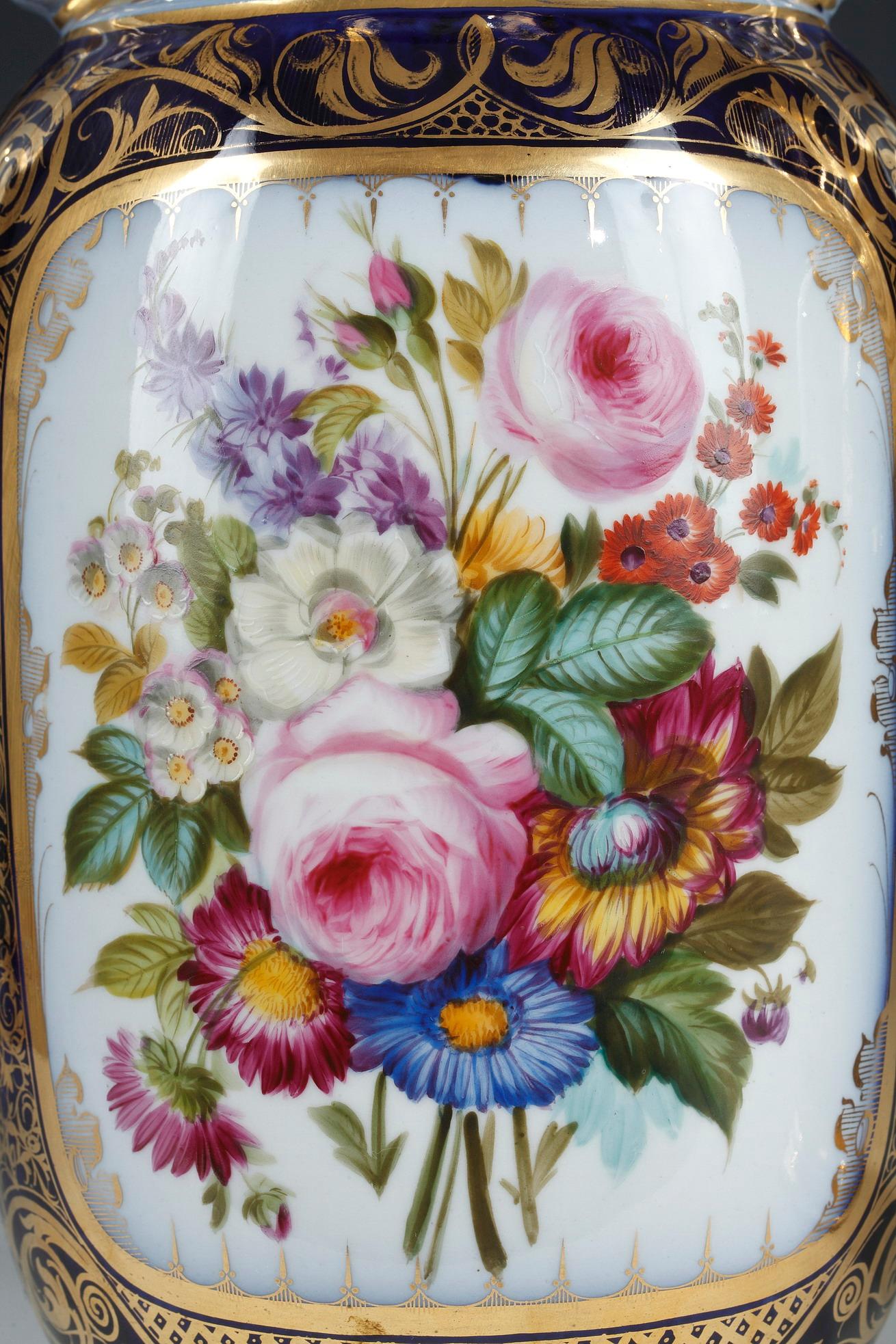 French Elegant Pair of Flowery Valentine Porcelain Vases, France, Circa 1860 For Sale