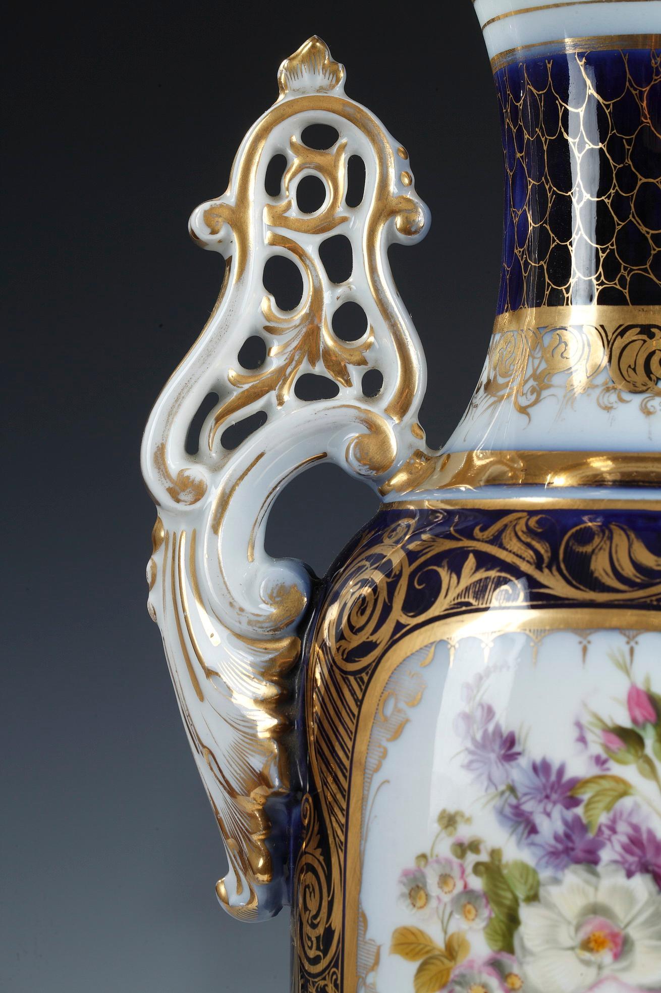 Mid-19th Century Elegant Pair of Flowery Valentine Porcelain Vases, France, Circa 1860 For Sale