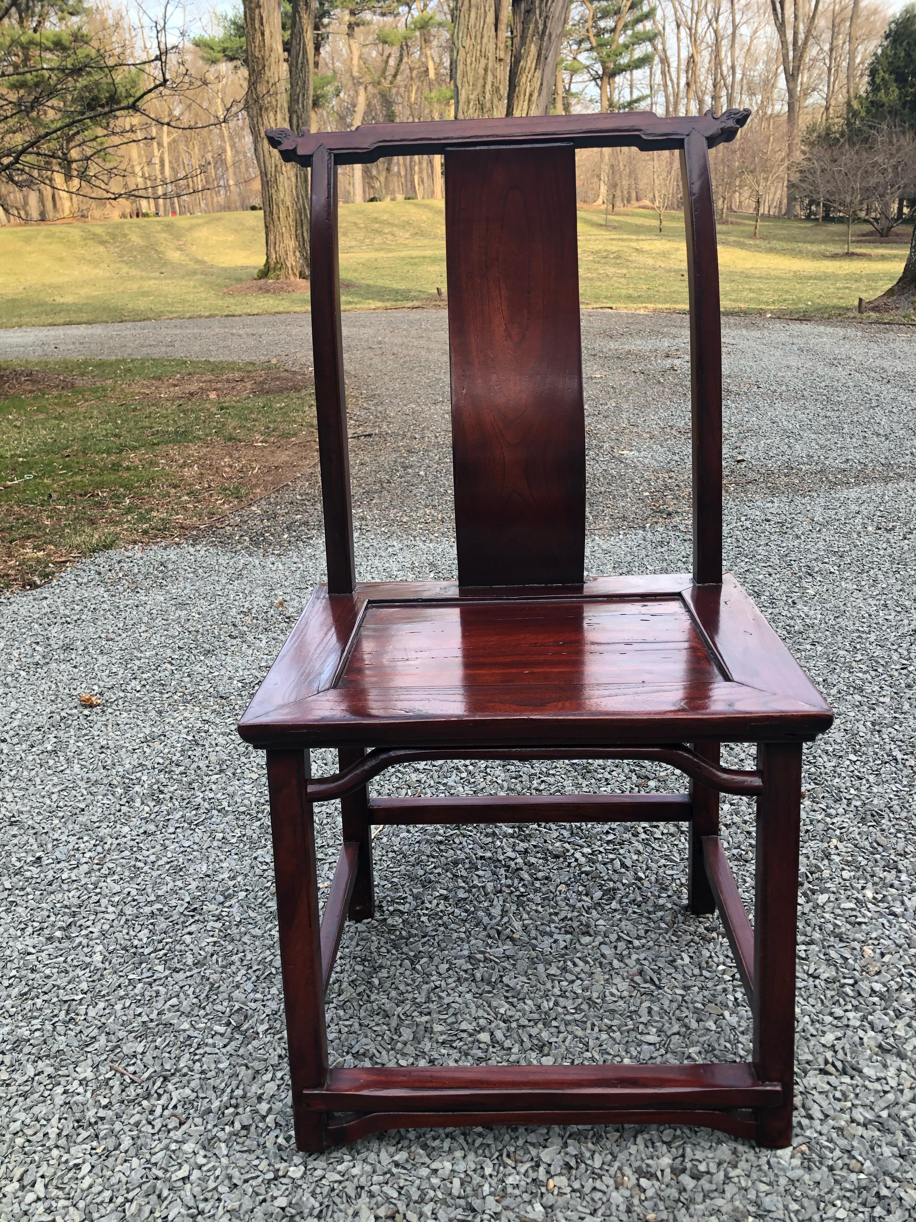 Élégante paire de chaises d'appoint vintage d'inspiration asiatique en forme de pagode en vente 1