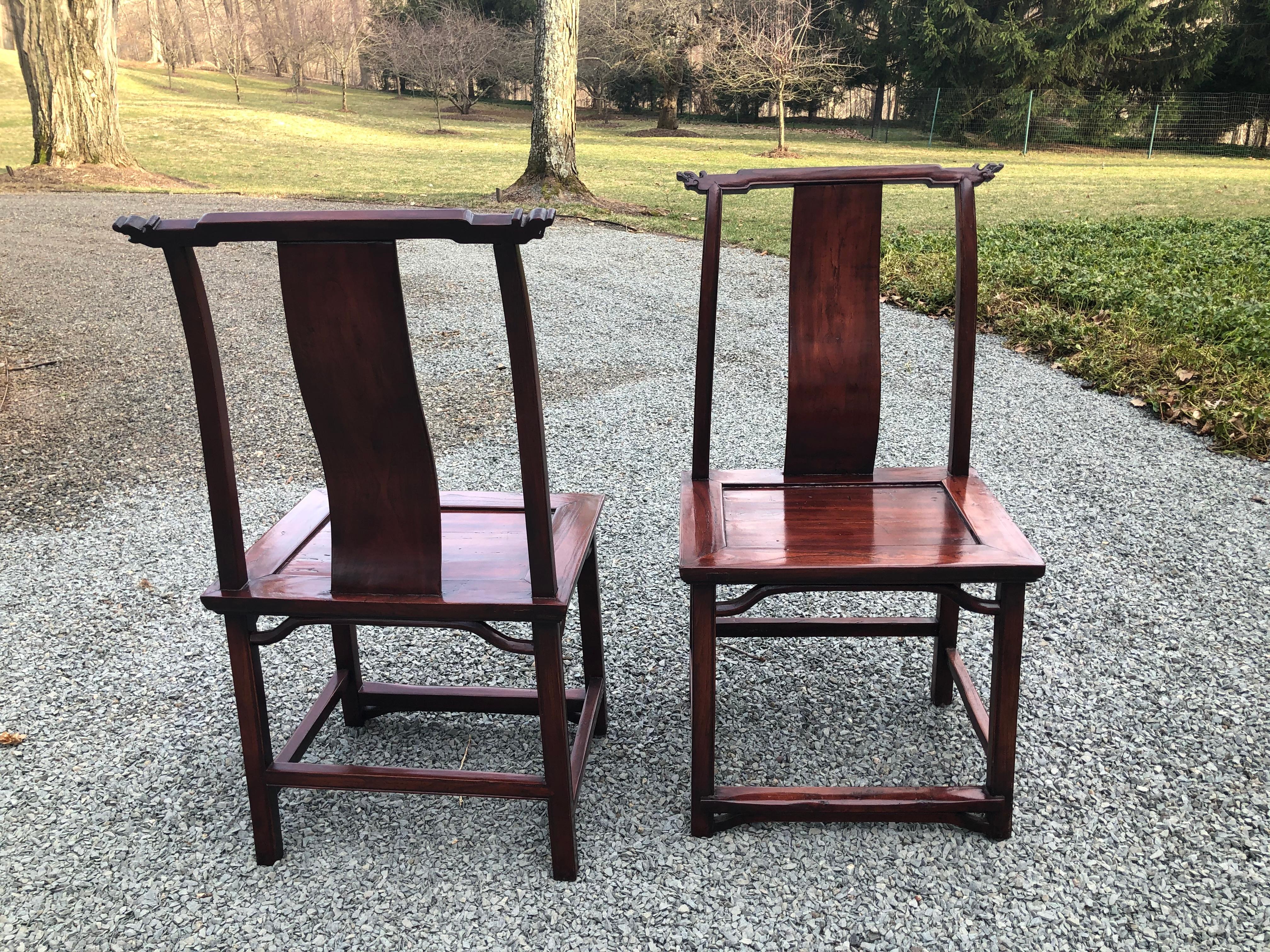 Chinese Export Elegant Pair of Vintage Asian Inspired Pagoda Accent Chairs For Sale