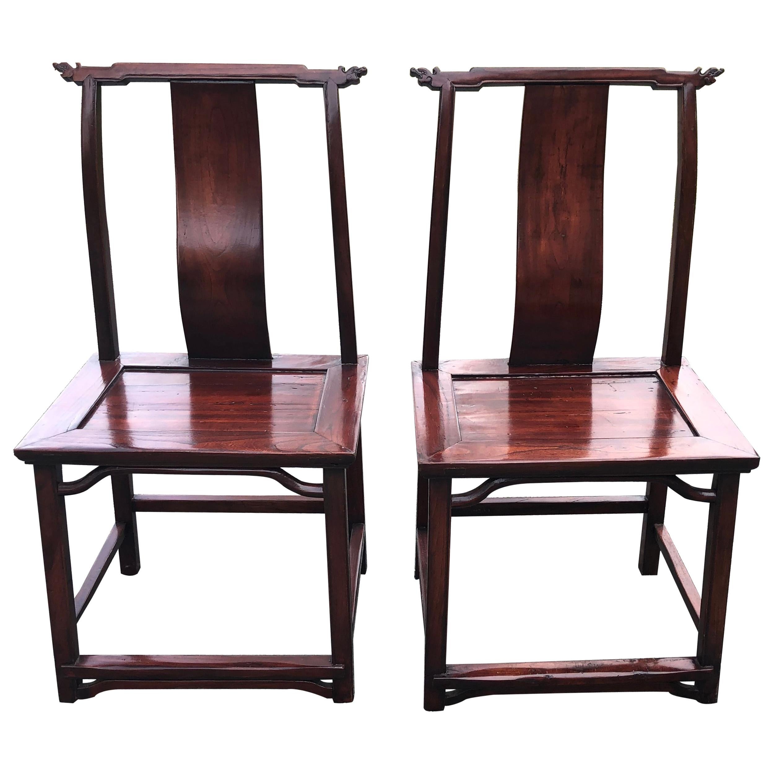 Élégante paire de chaises d'appoint vintage d'inspiration asiatique en forme de pagode
