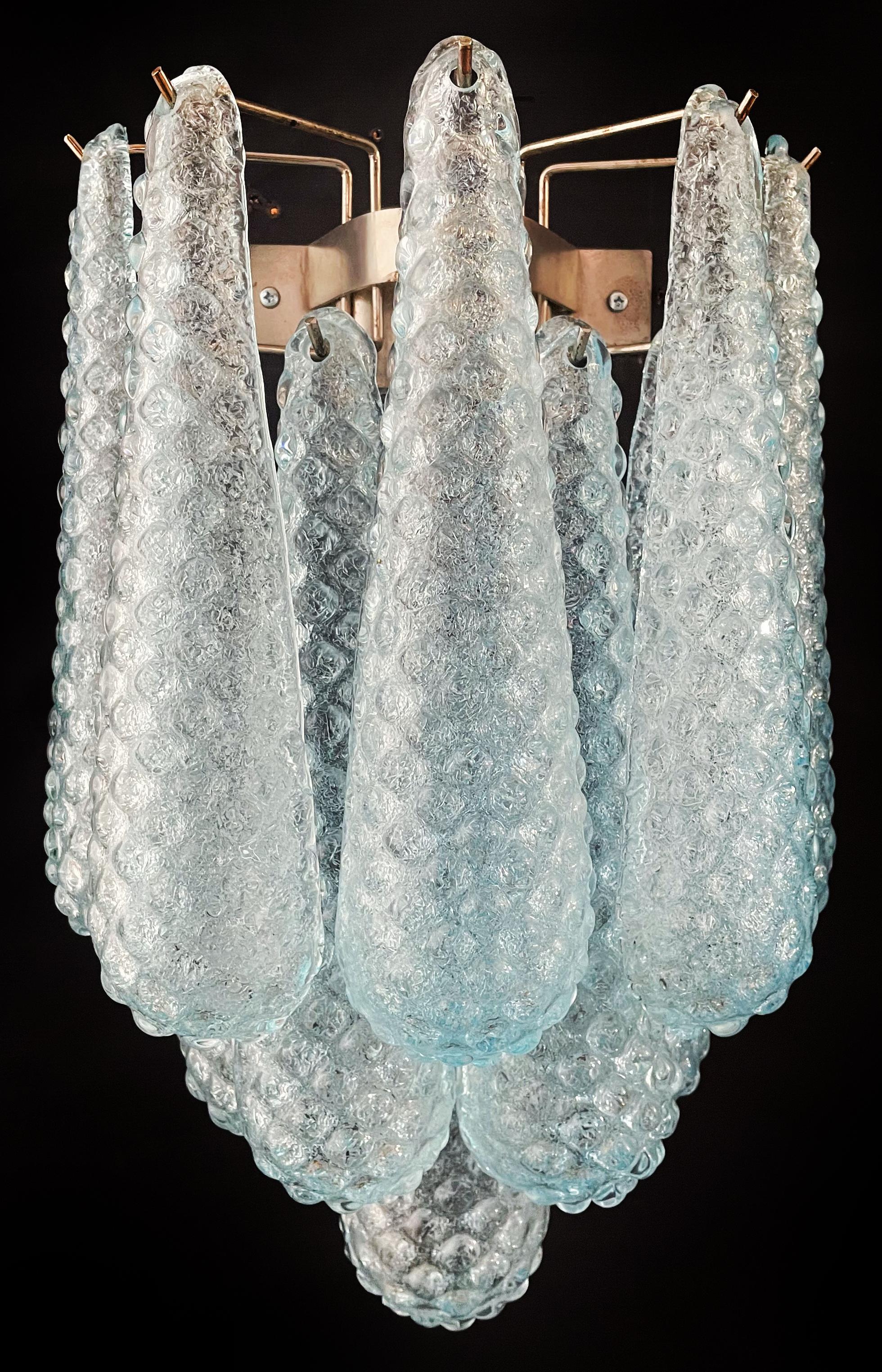 Elegante coppia di lampade da parete vintage a goccia con petali in vetro blu, Murano, 1970 in vendita 2