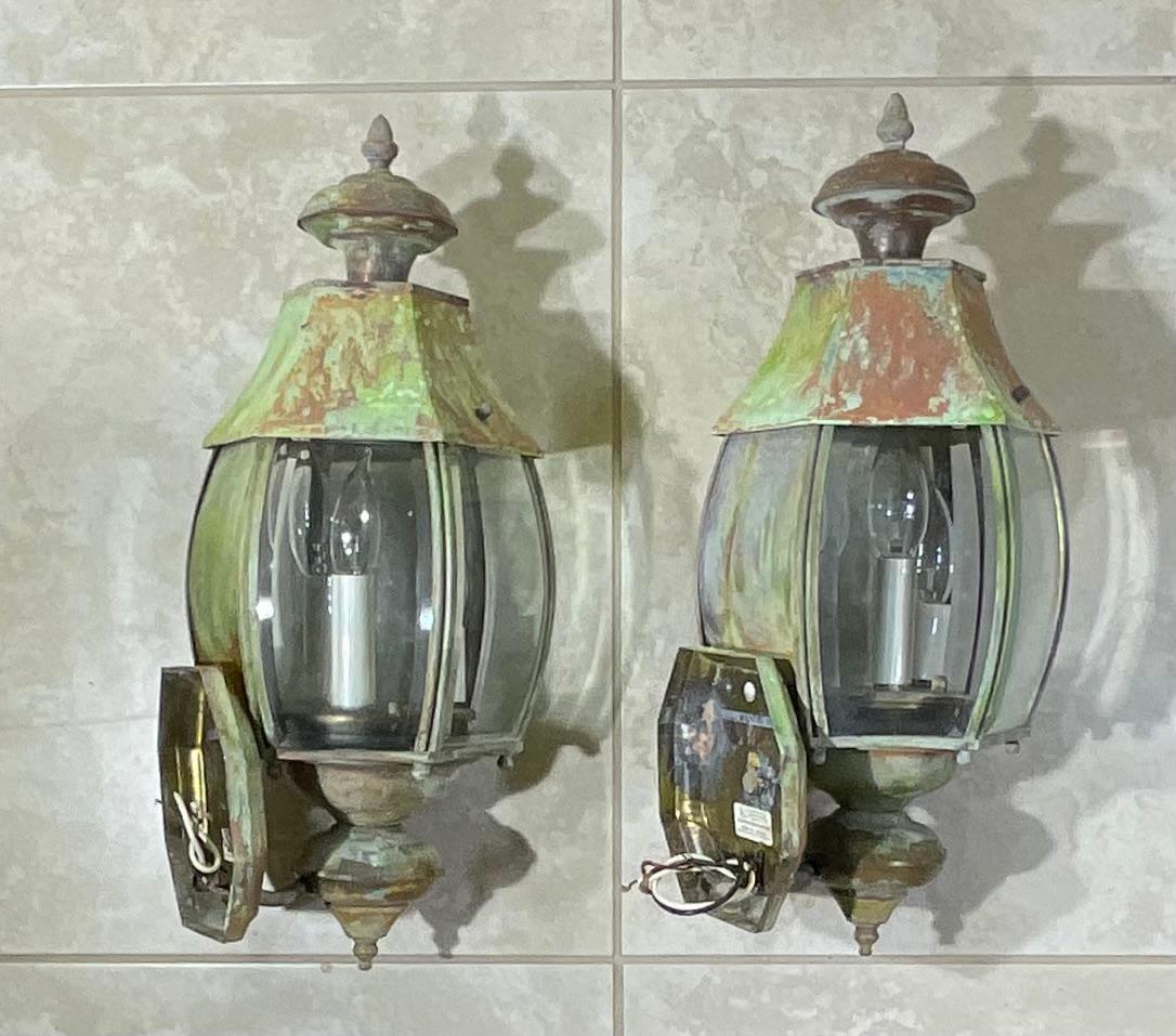Elegante Par de Pared de Latón Vintage  Linternas en venta 4