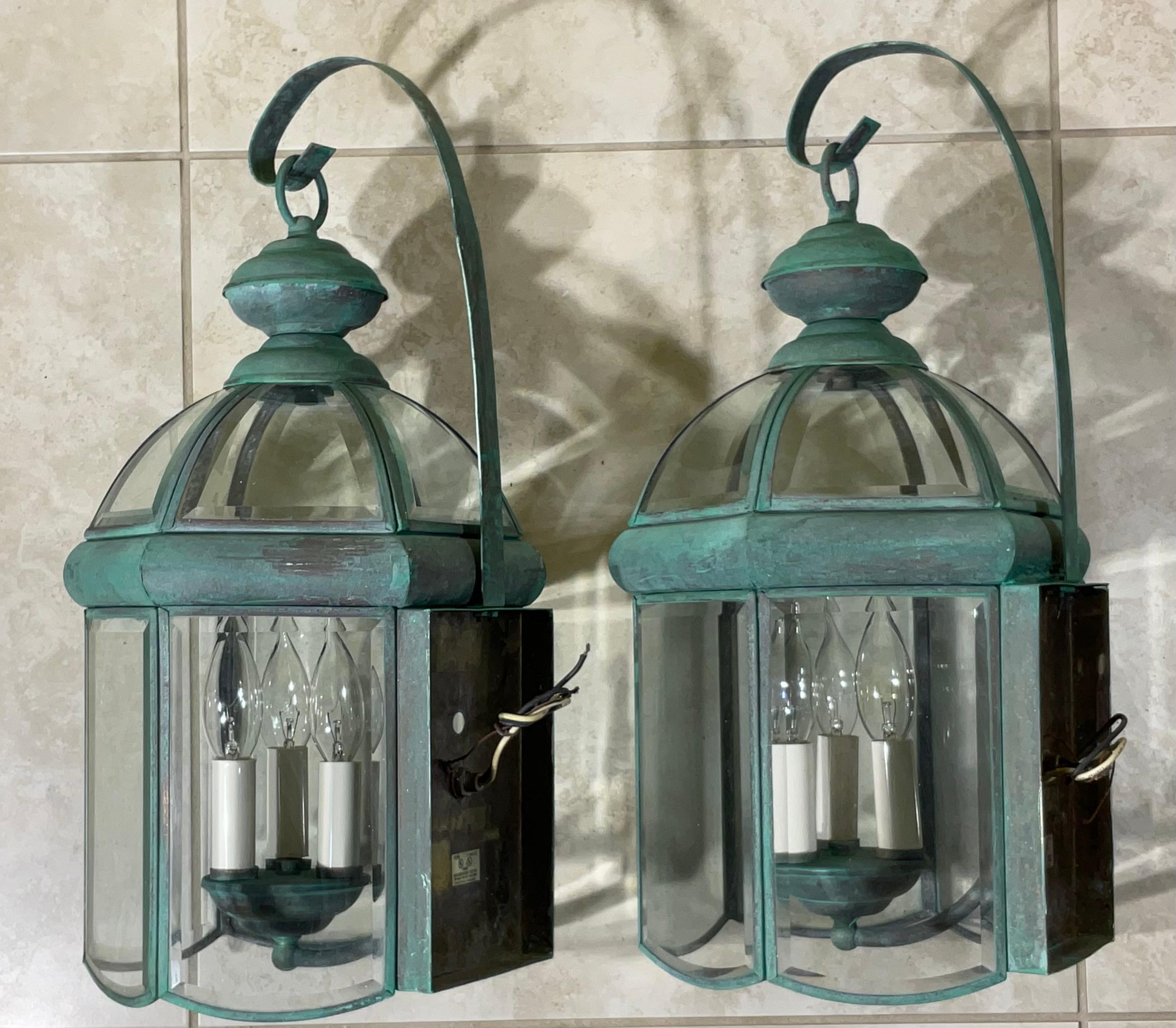 Elegant Pair of Vintage Brass Wall  Lanterns For Sale 4