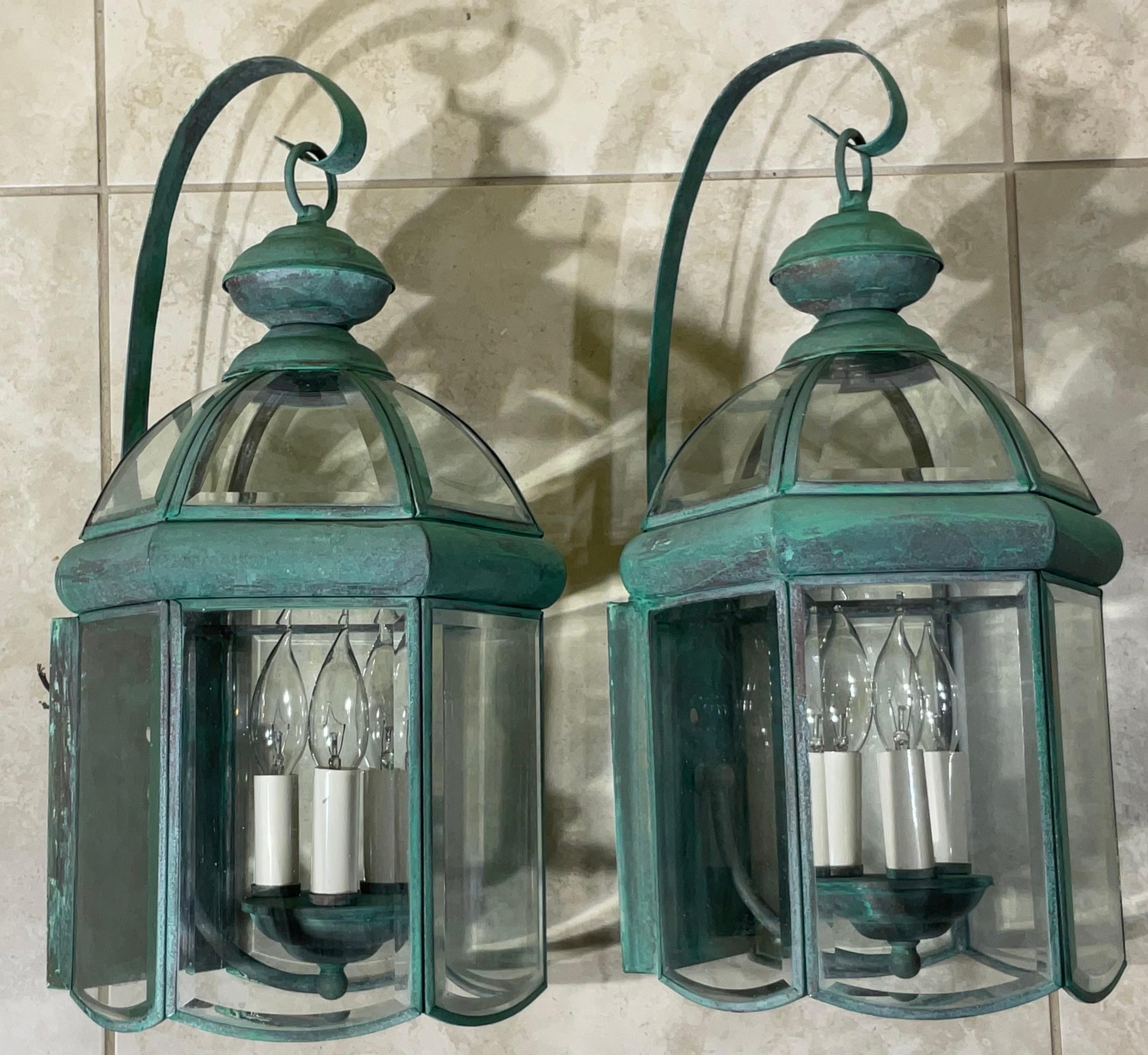 Elegant Pair of Vintage Brass Wall  Lanterns For Sale 5