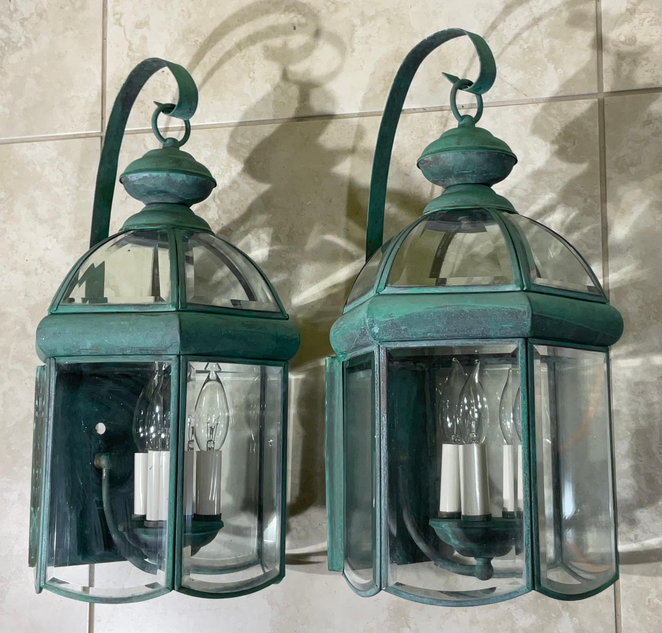 Elegant Pair of Vintage Brass Wall  Lanterns For Sale 6