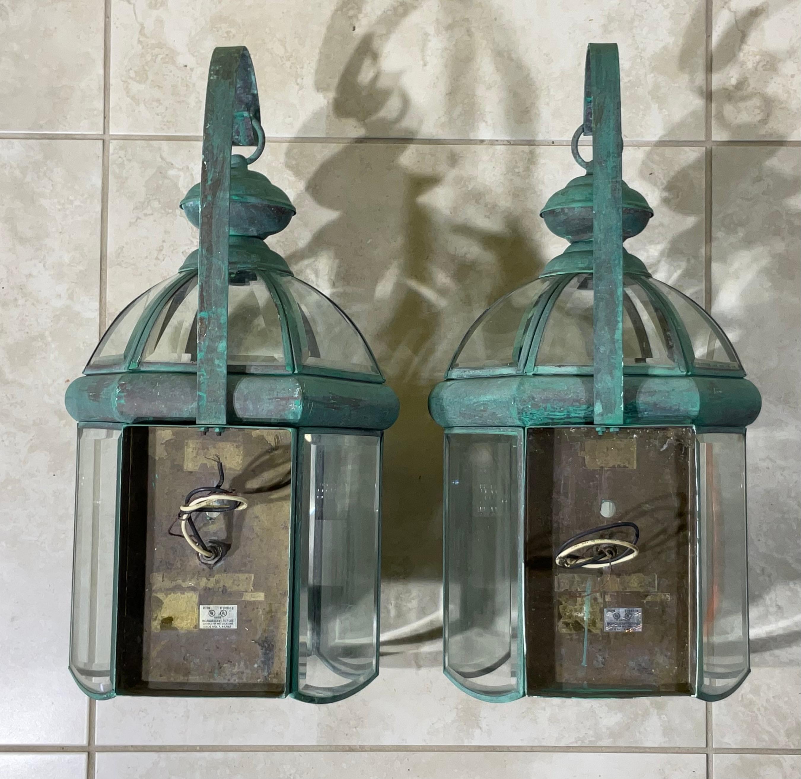 Elegant Pair of Vintage Brass Wall  Lanterns For Sale 7