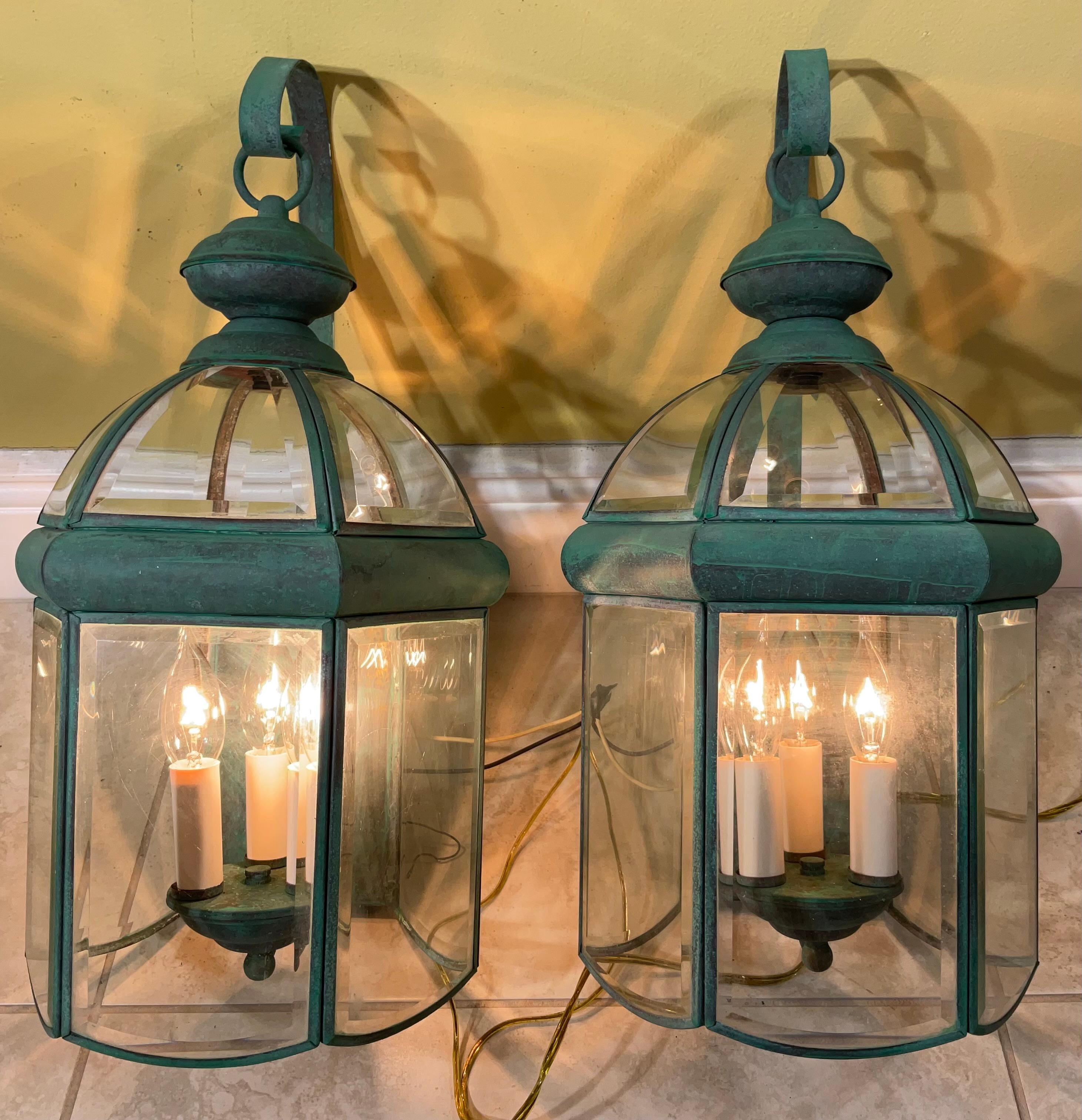 American Elegant Pair of Vintage Brass Wall  Lanterns For Sale