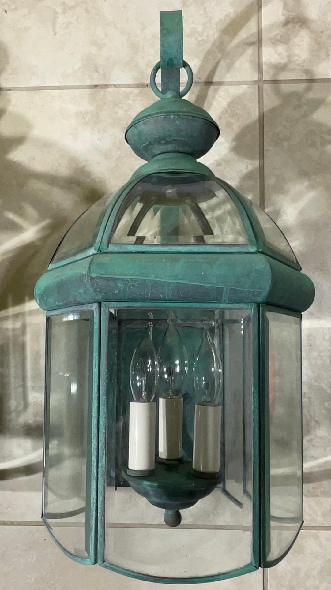 Elegant Pair of Vintage Brass Wall  Lanterns In Good Condition For Sale In Delray Beach, FL