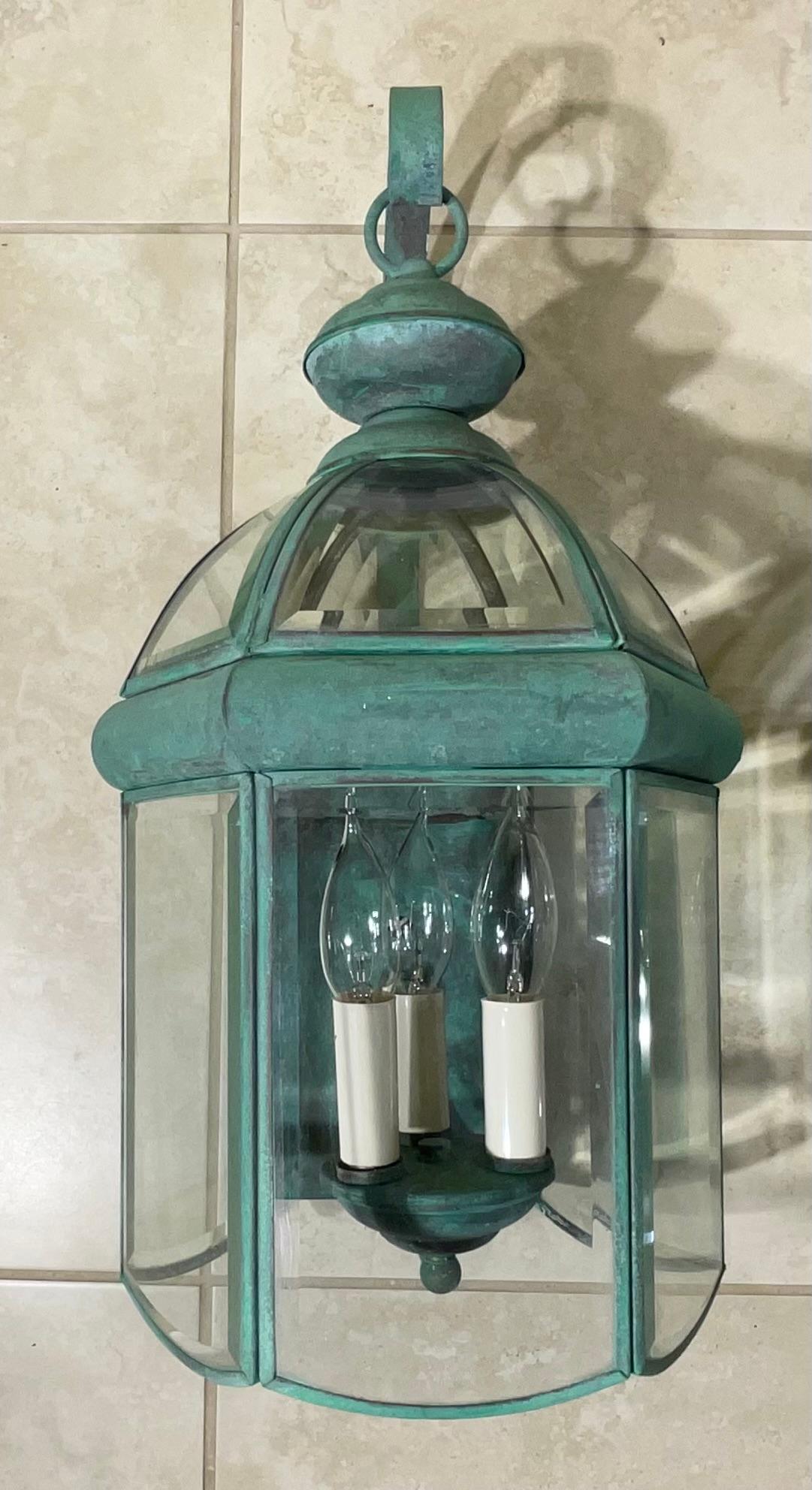 20th Century Elegant Pair of Vintage Brass Wall  Lanterns For Sale