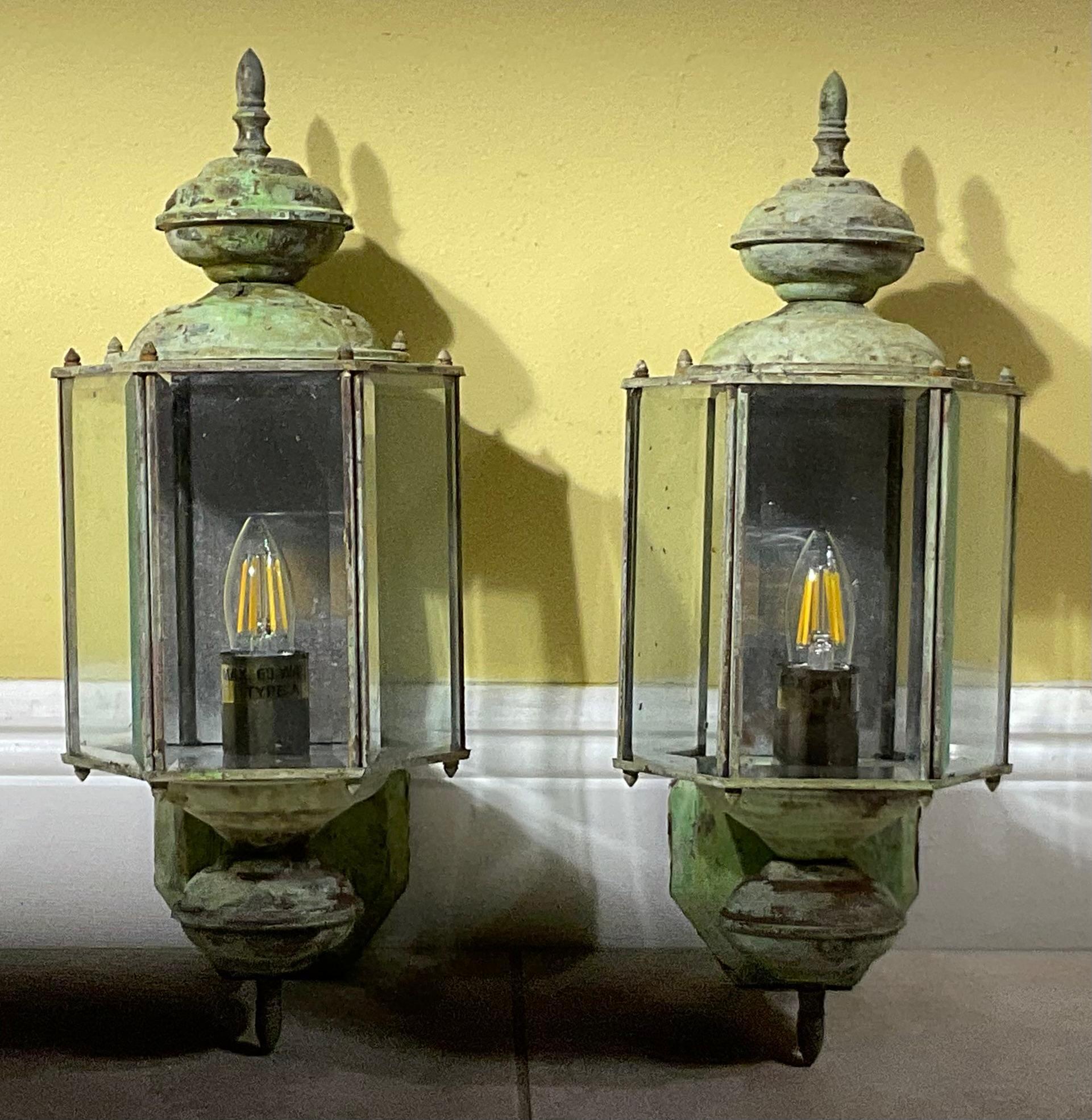 Laiton Elegance Paire d'appliques murales en laiton vintage  Lanternes en vente