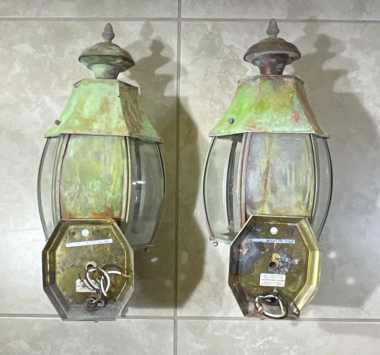 Elegante Par de Pared de Latón Vintage  Linternas en venta 2