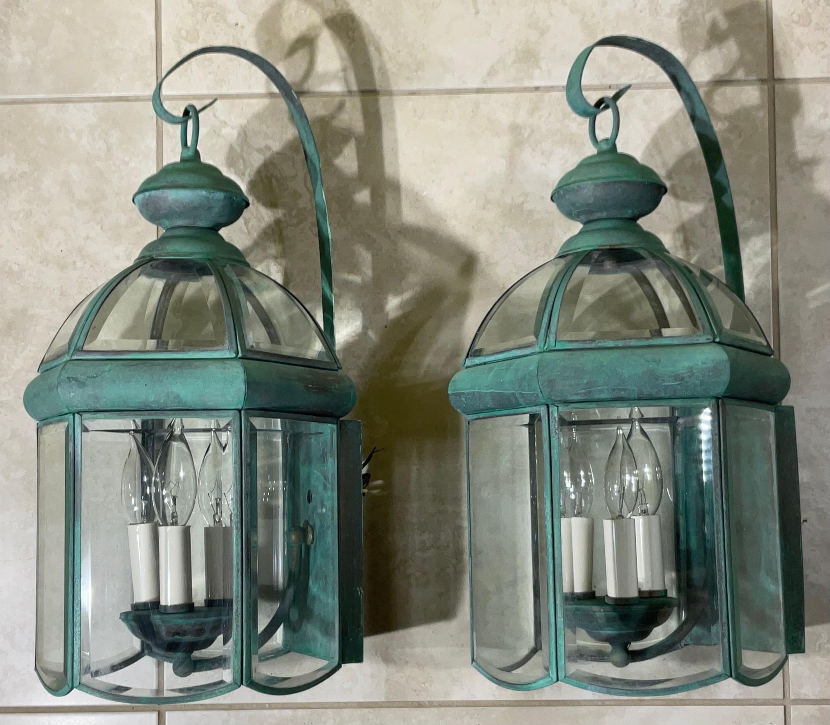 Elegant Pair of Vintage Brass Wall  Lanterns For Sale 3