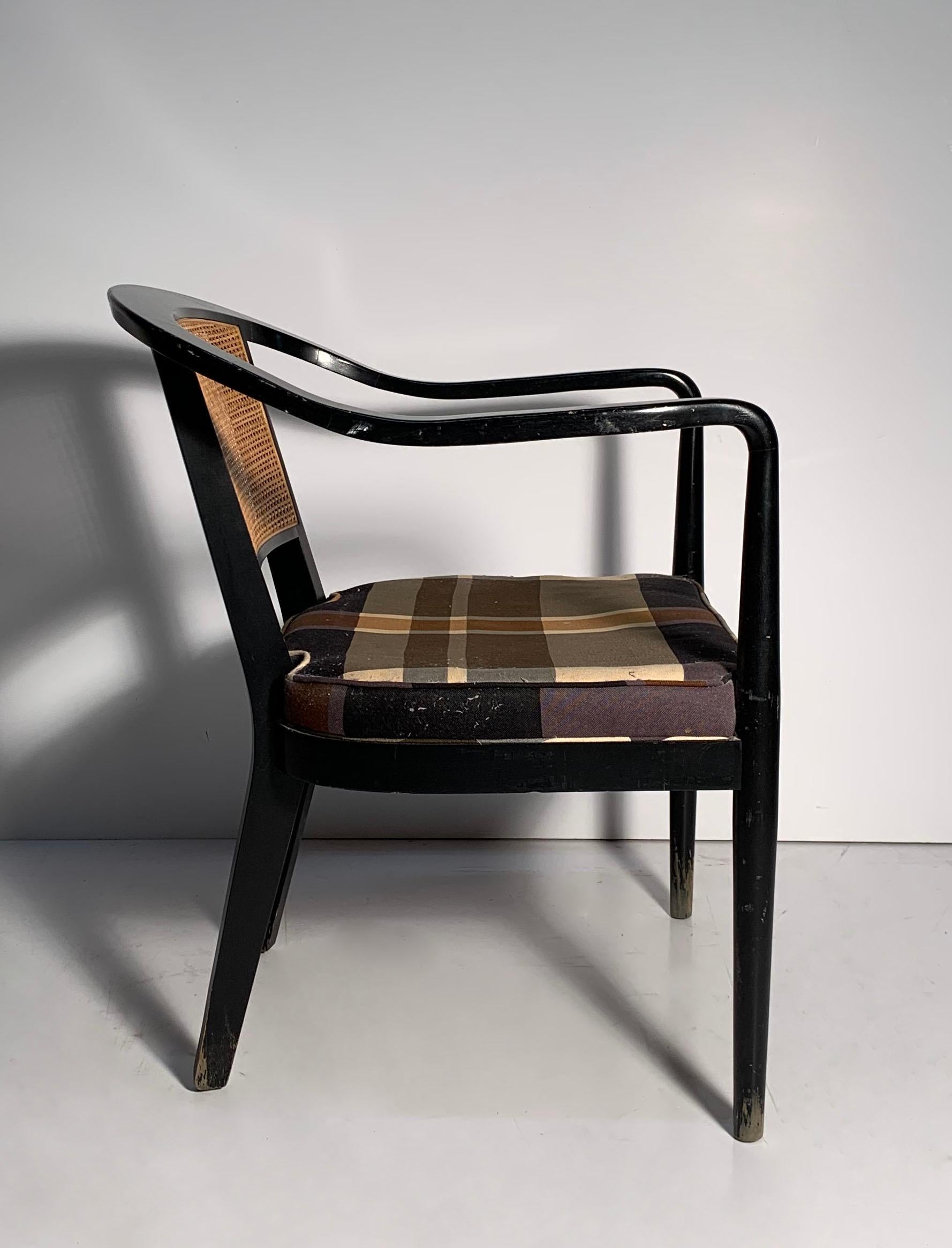 Américain Élégante paire de fauteuils vintage à dossier en rotin en vente