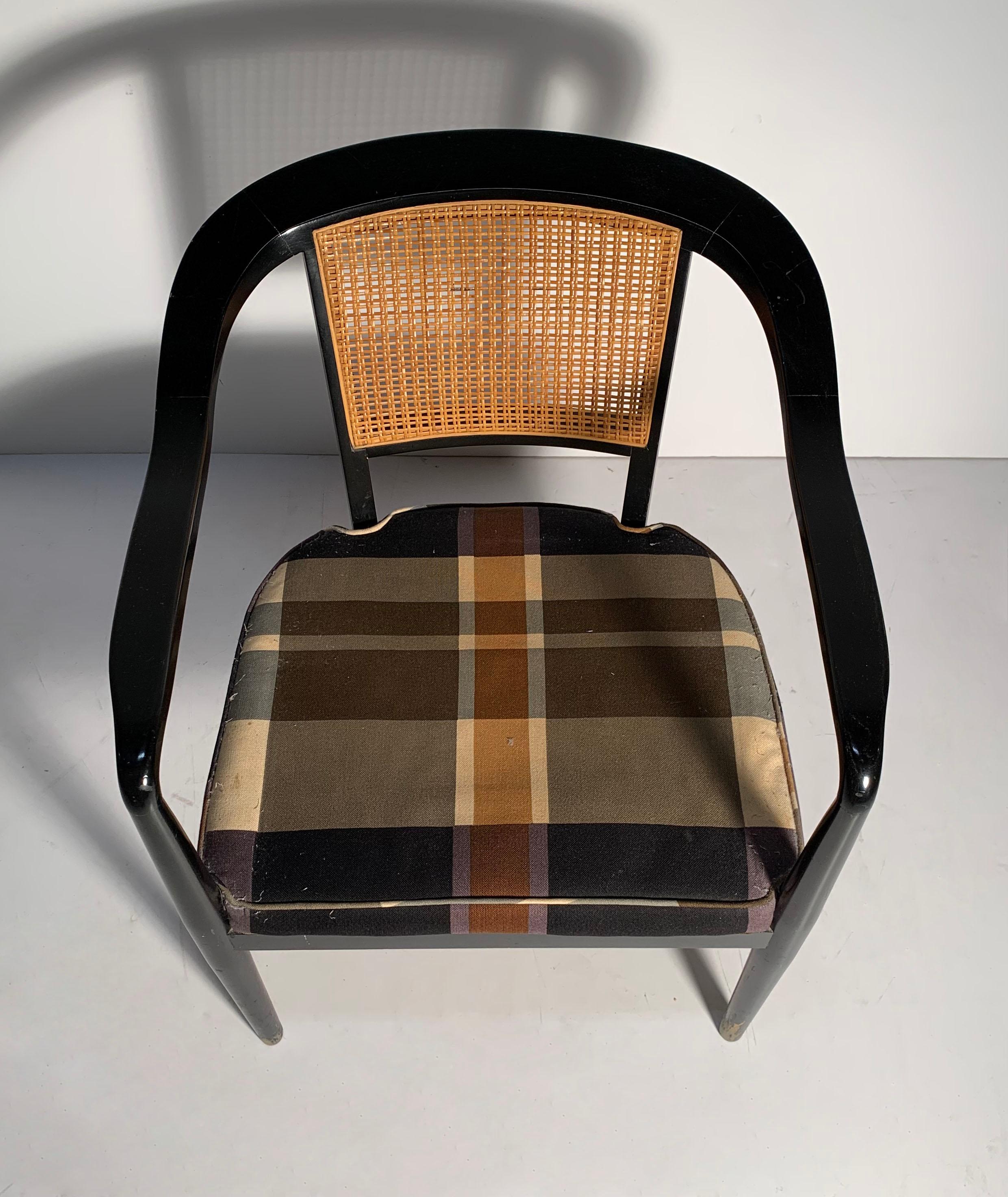 20ième siècle Élégante paire de fauteuils vintage à dossier en rotin en vente