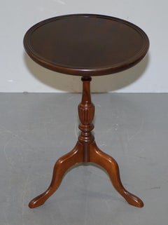 Elegant Pair of Vintage Mahogany Tripod Lamp Side End Wine Occasional Tables