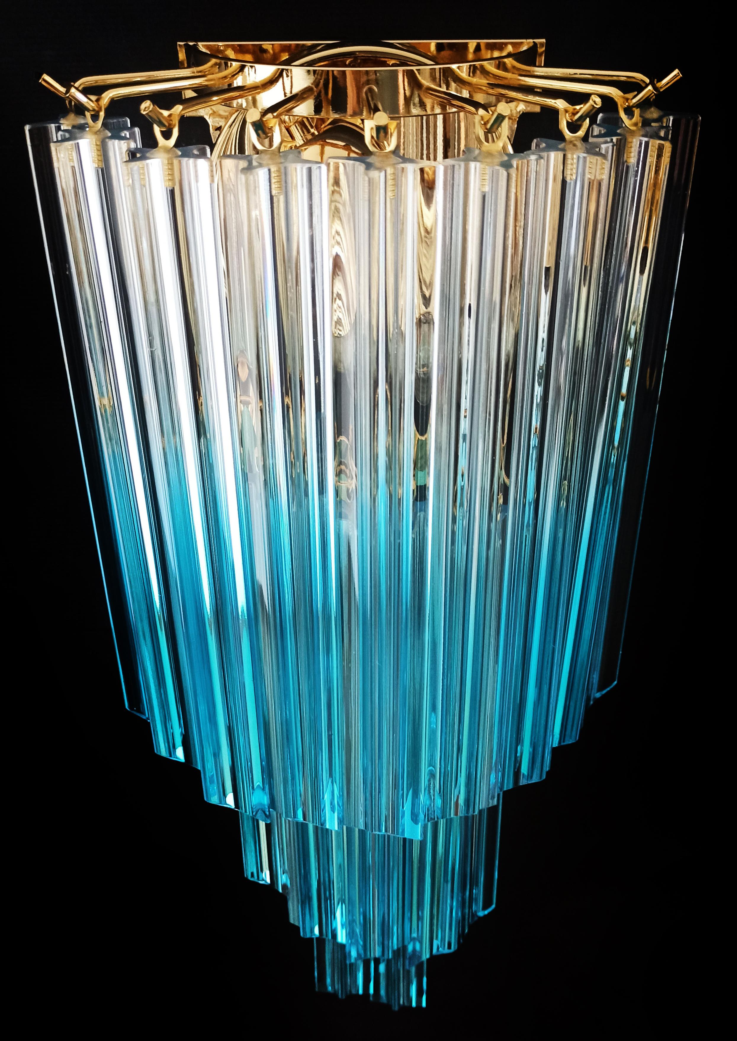 Elegant Pair of vintage Murano wall sconce - 32 quadriedri trasparent and blue For Sale 6