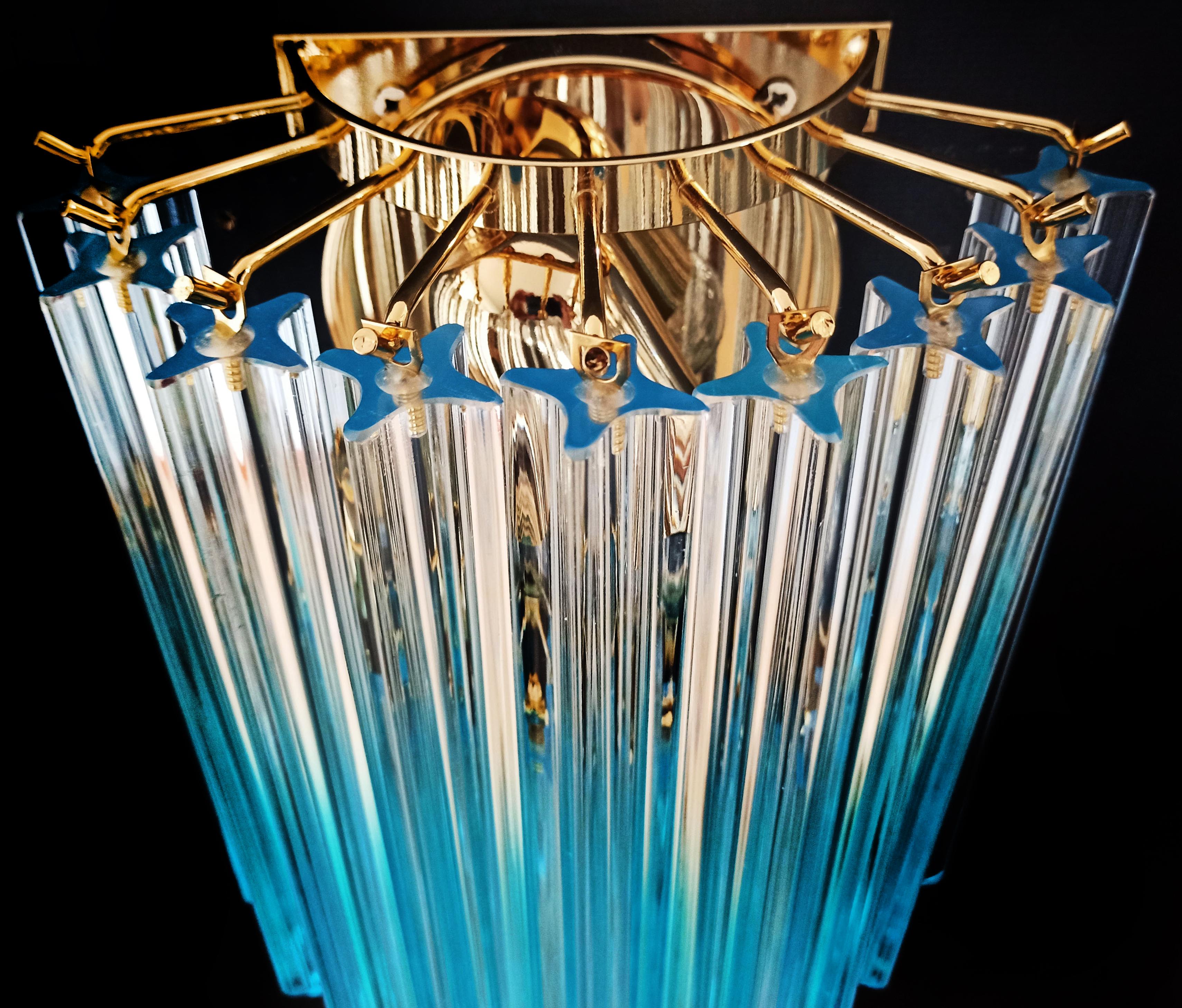 Elegant Pair of vintage Murano wall sconce - 32 quadriedri trasparent and blue For Sale 7