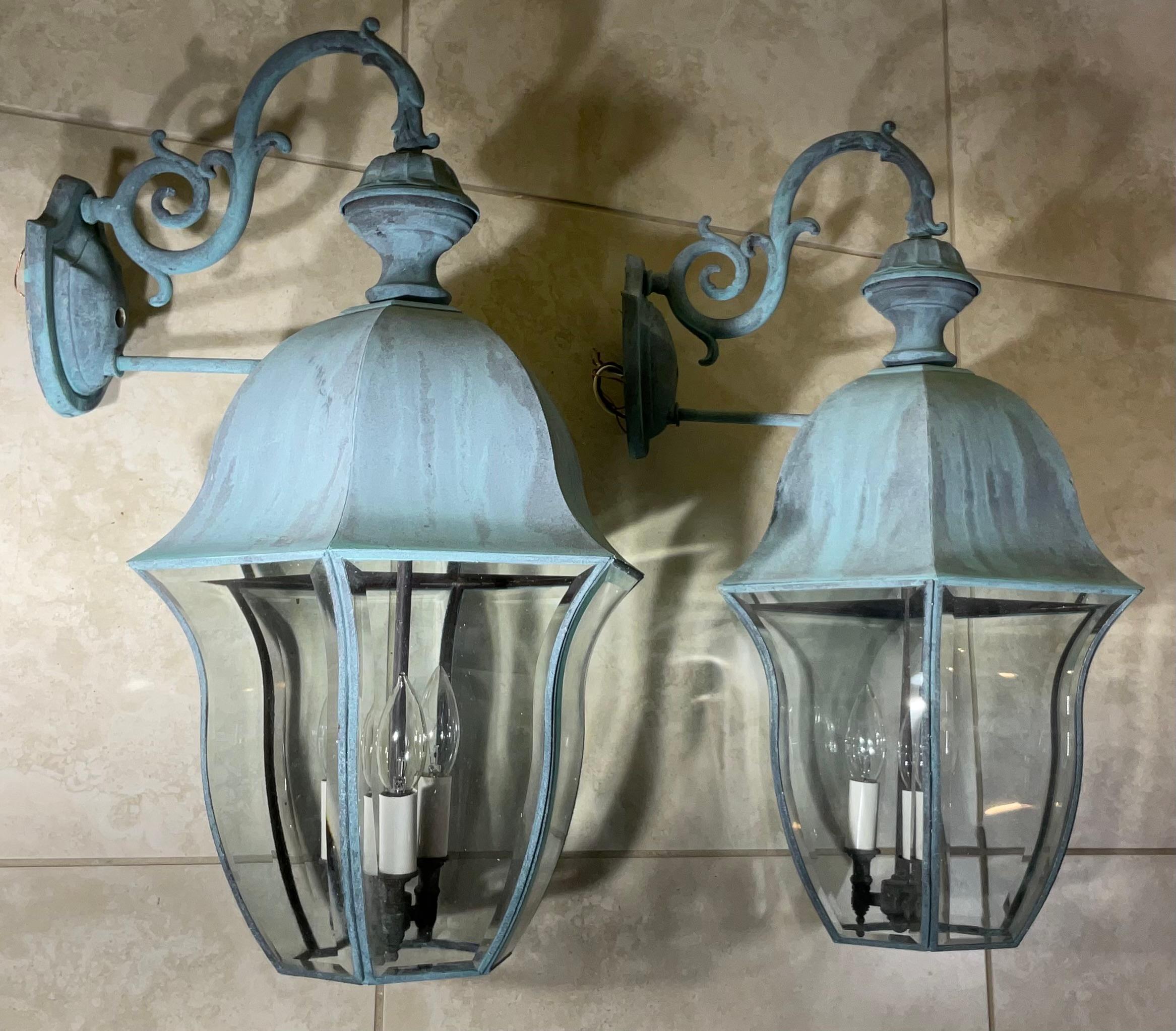 Elegant Pair Of Vintage Solid Brass Verdigris Patina Wall Lanterns For Sale 4