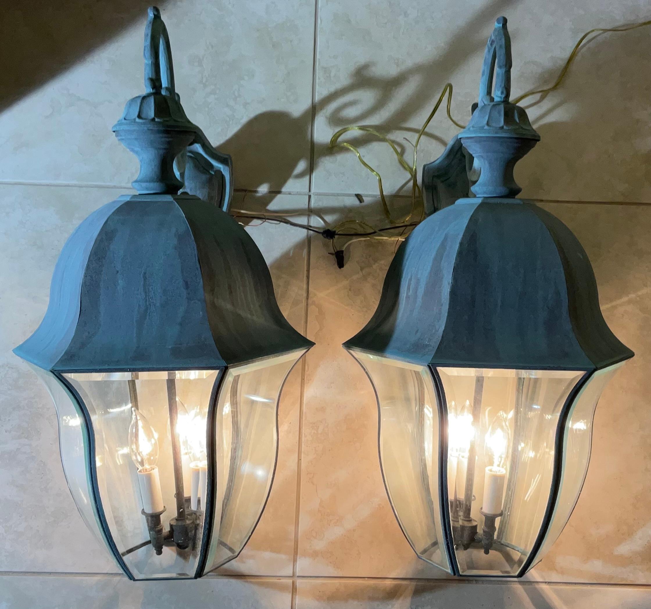 Hand-Crafted Elegant Pair Of Vintage Solid Brass Verdigris Patina Wall Lanterns For Sale