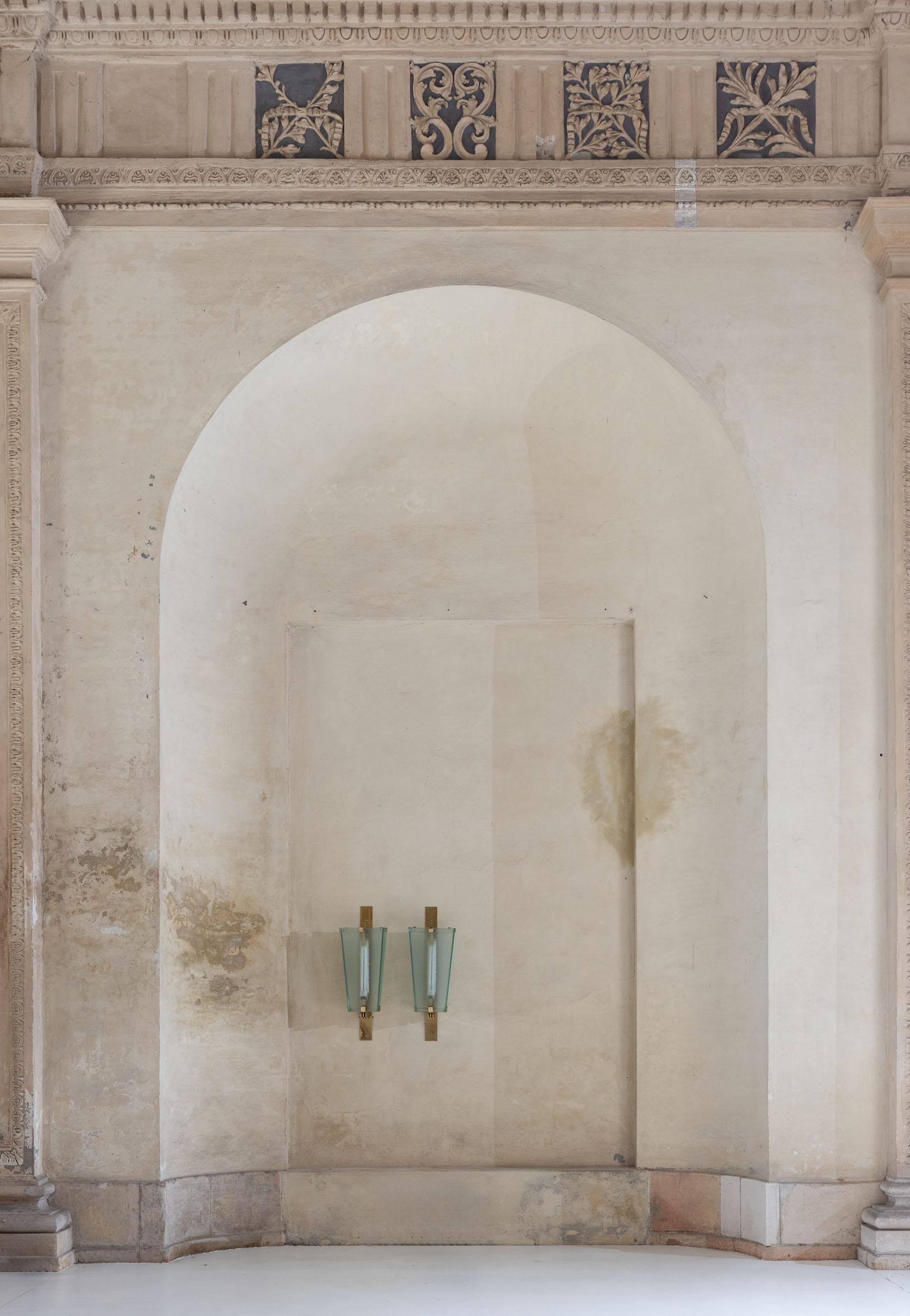 Elegante coppia di lampade da parete. Italia, anni '60 4