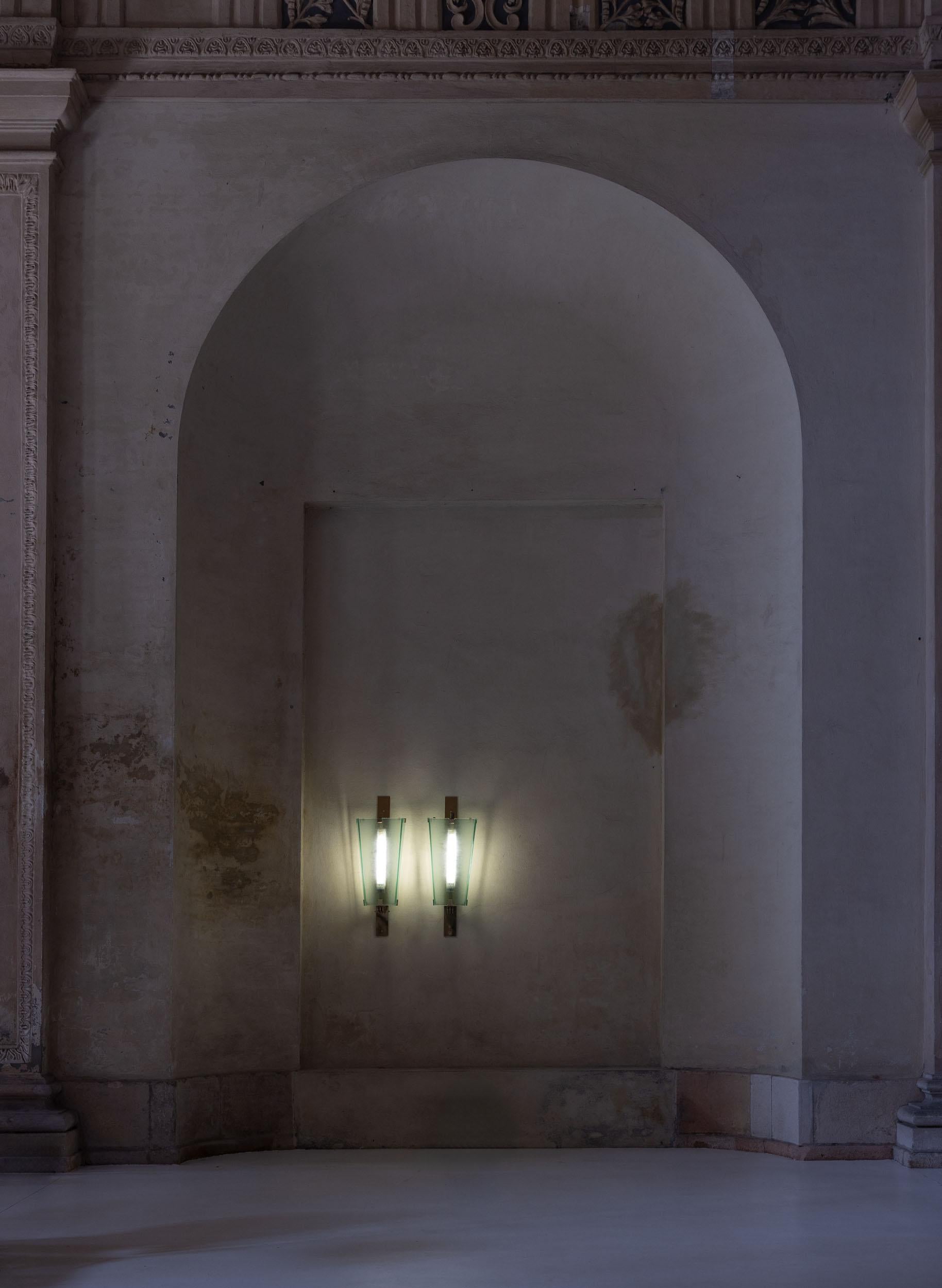 Italiano Elegante coppia di lampade da parete. Italia, anni '60