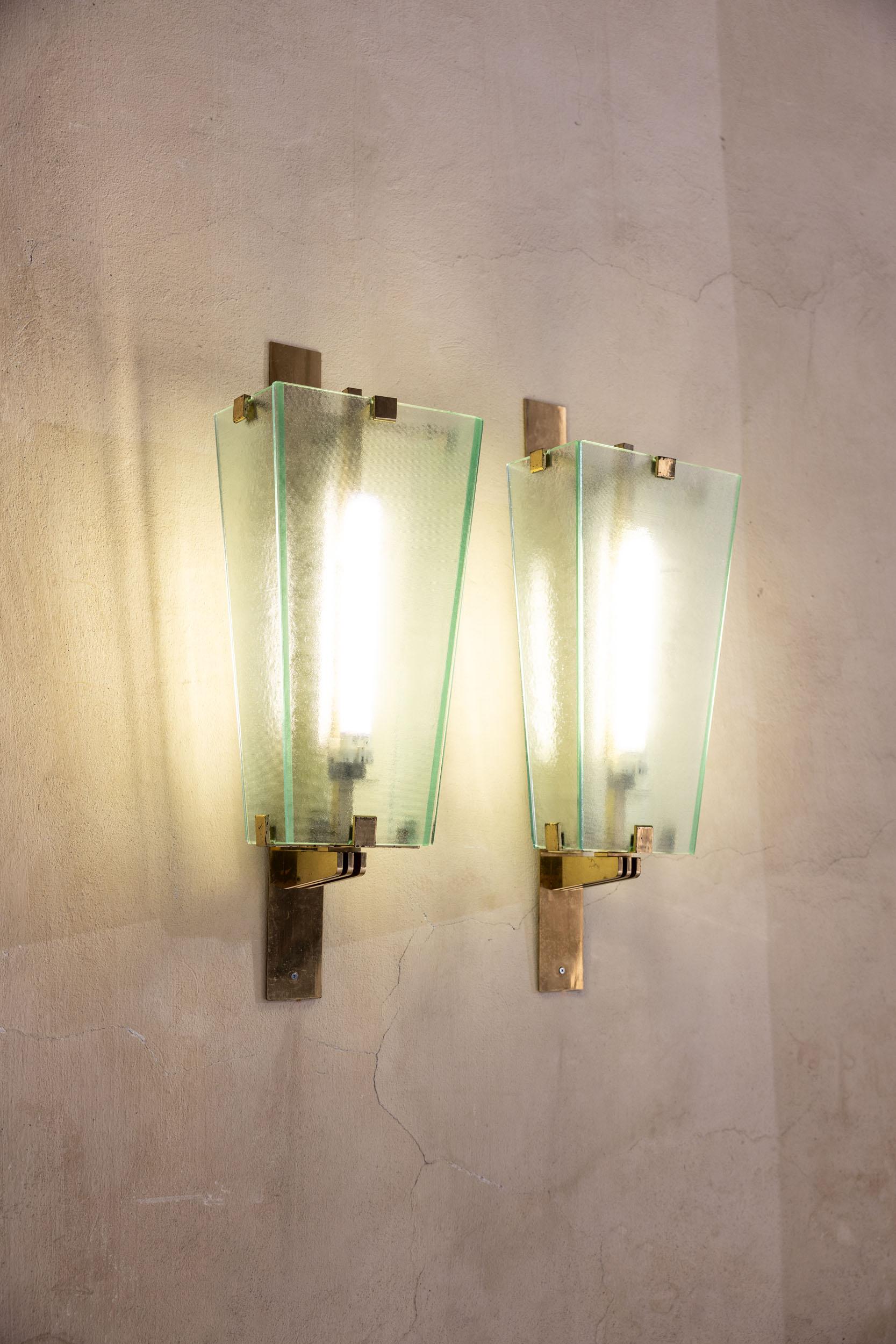 Elegante coppia di lampade da parete. Italia, anni '60 1