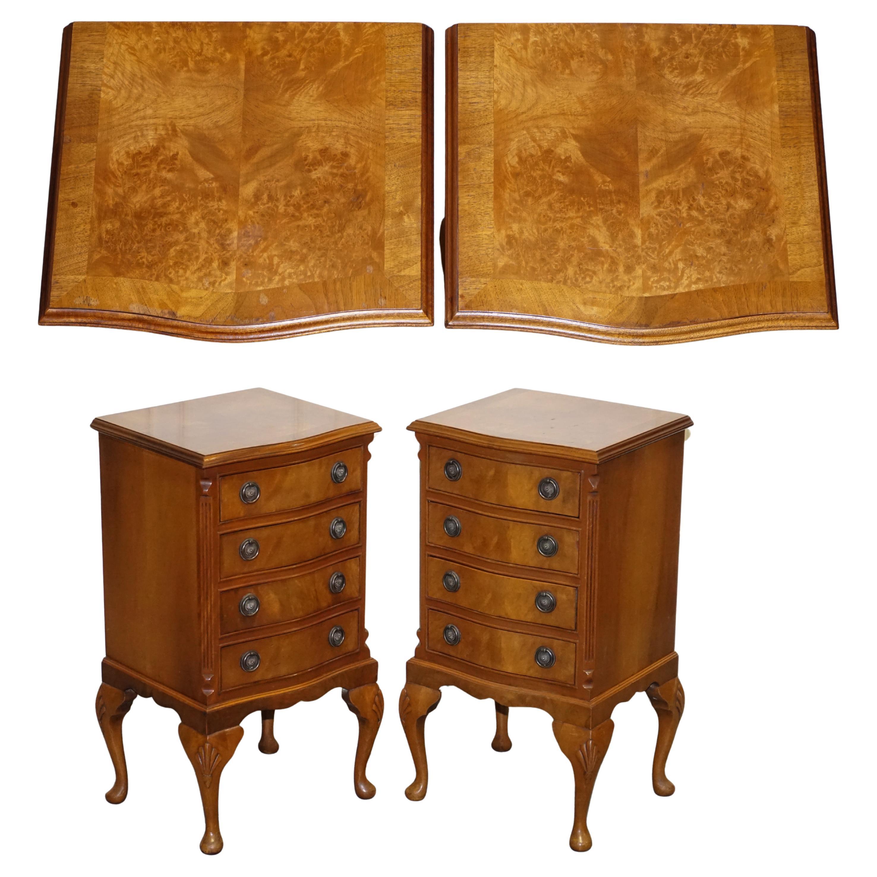 ELEGANT PAIR OF WALNUT BEDSIDE TABLE CABINETS NIGHTSTANDS GEORGiAN STYLE HANDLES
