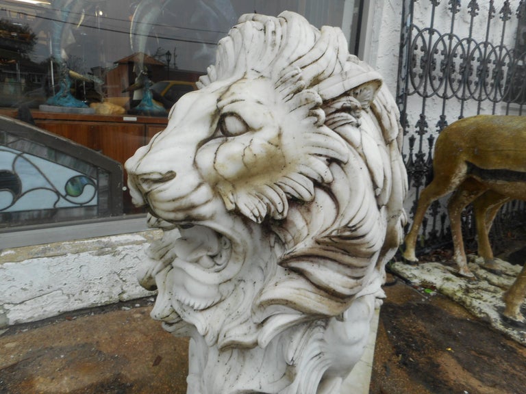 Elegant Pair of White Marble Lion Statues For Sale at 1stdibs