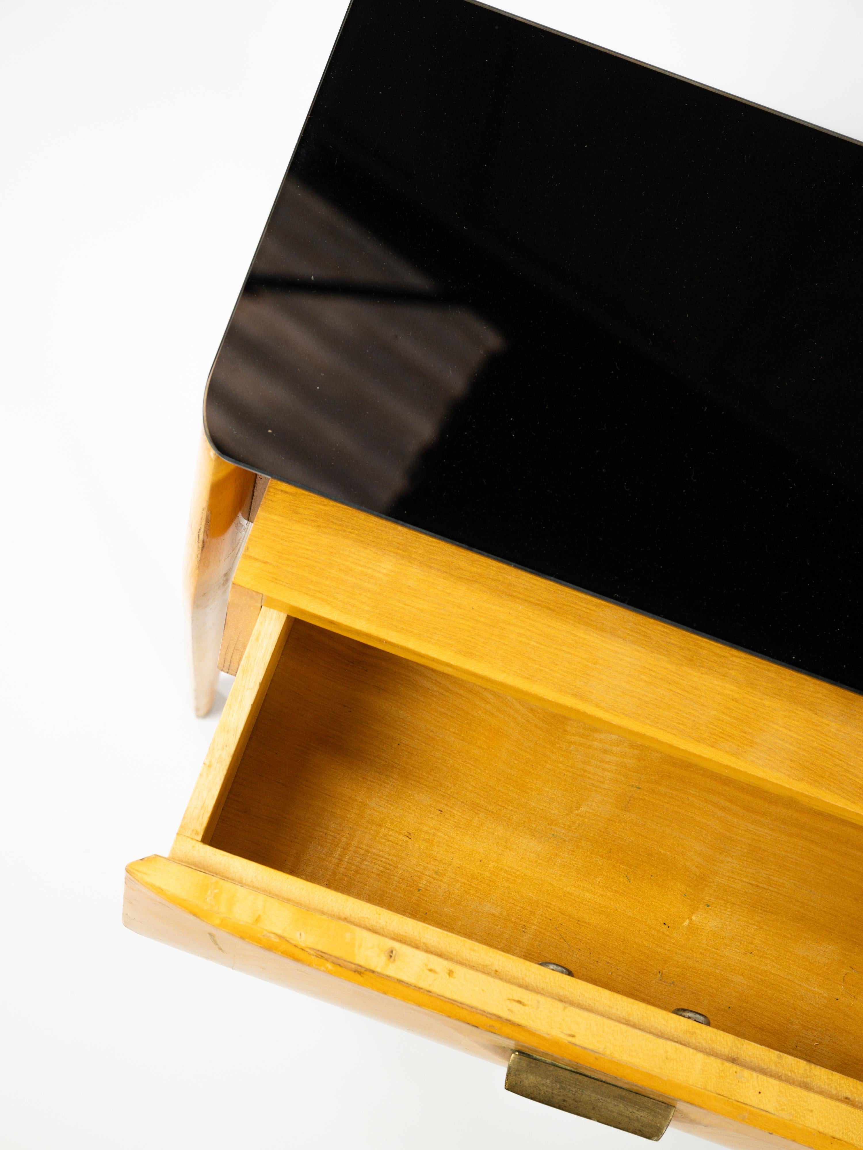 Elegantes Paar Nachttische aus Holz mit schwarzer Glasplatte im Angebot 8