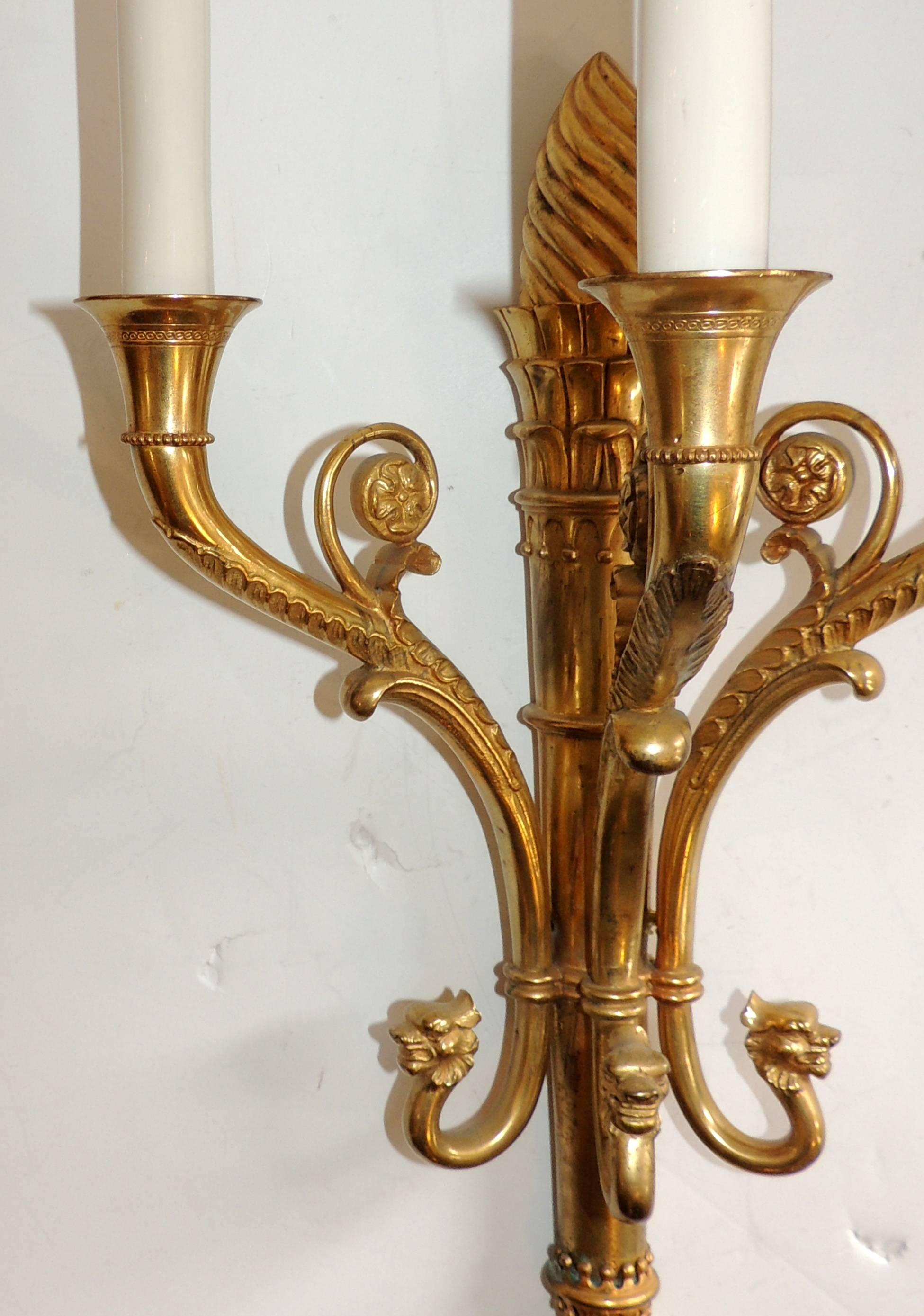 Elegant Pair of Regency Neoclassical French Empire Gilt Doré Bronze Lion Sconces In Good Condition For Sale In Roslyn, NY
